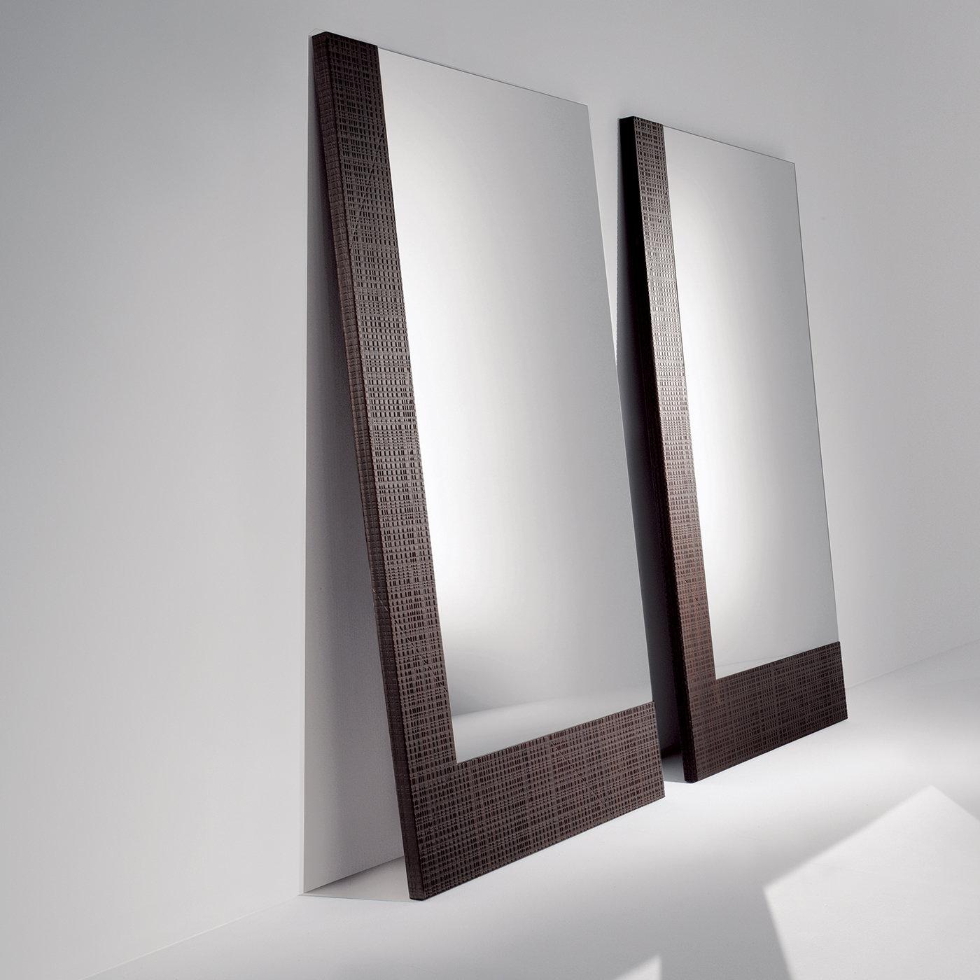 A splendid furnishing accessory, the BD 02 Maxima Mirror features a wooden frame with carved detail on the front panel. This version is in carved wenge and is also available in other wood tones and in a variety of sizes upon request. A marvellous