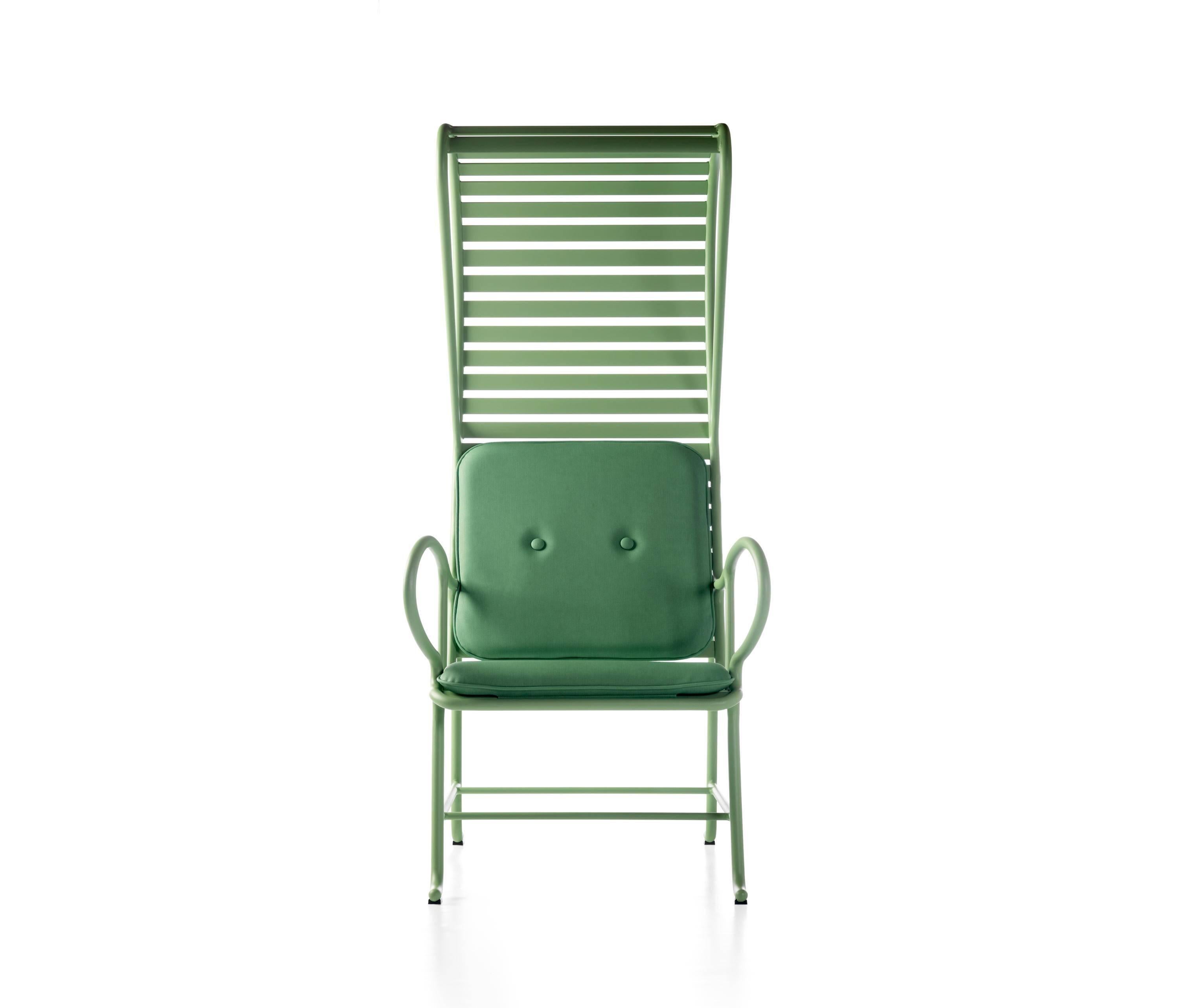 The gardenia outdoor collection by Jaime Hayon is composed of an armchair, bench and armchair with pergola. Structures are made of cast and extruded aluminium. Powder-coated white (RAL 9001), green (RAL 6021) or grey (RAL 7015) with Alesta by