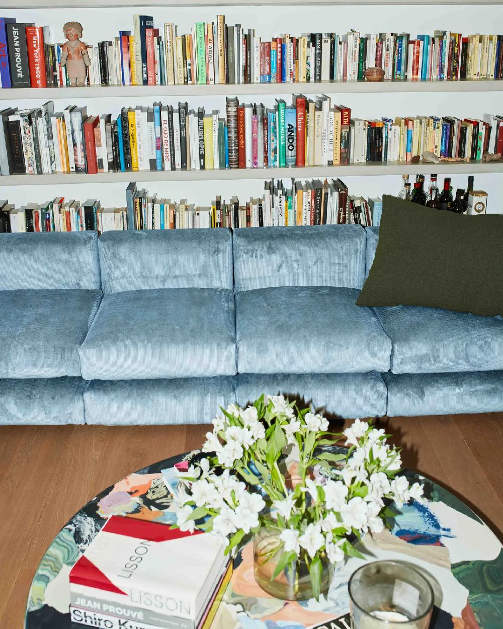 Spagnolo Divano BD Barcelona PILLOW in velluto a coste di Muller Van Severen in vendita