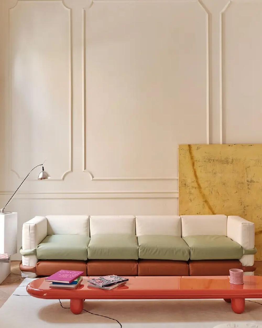 Le canapé modulaire Pillow de Muller Van Severen arrive chez BD. Initialement conçu par MVS pour les éditions KASSL, le canapé Pillow a été amélioré en un nouveau système ludique et modulable pour BD. Les coussins indépendants sont nets et richement