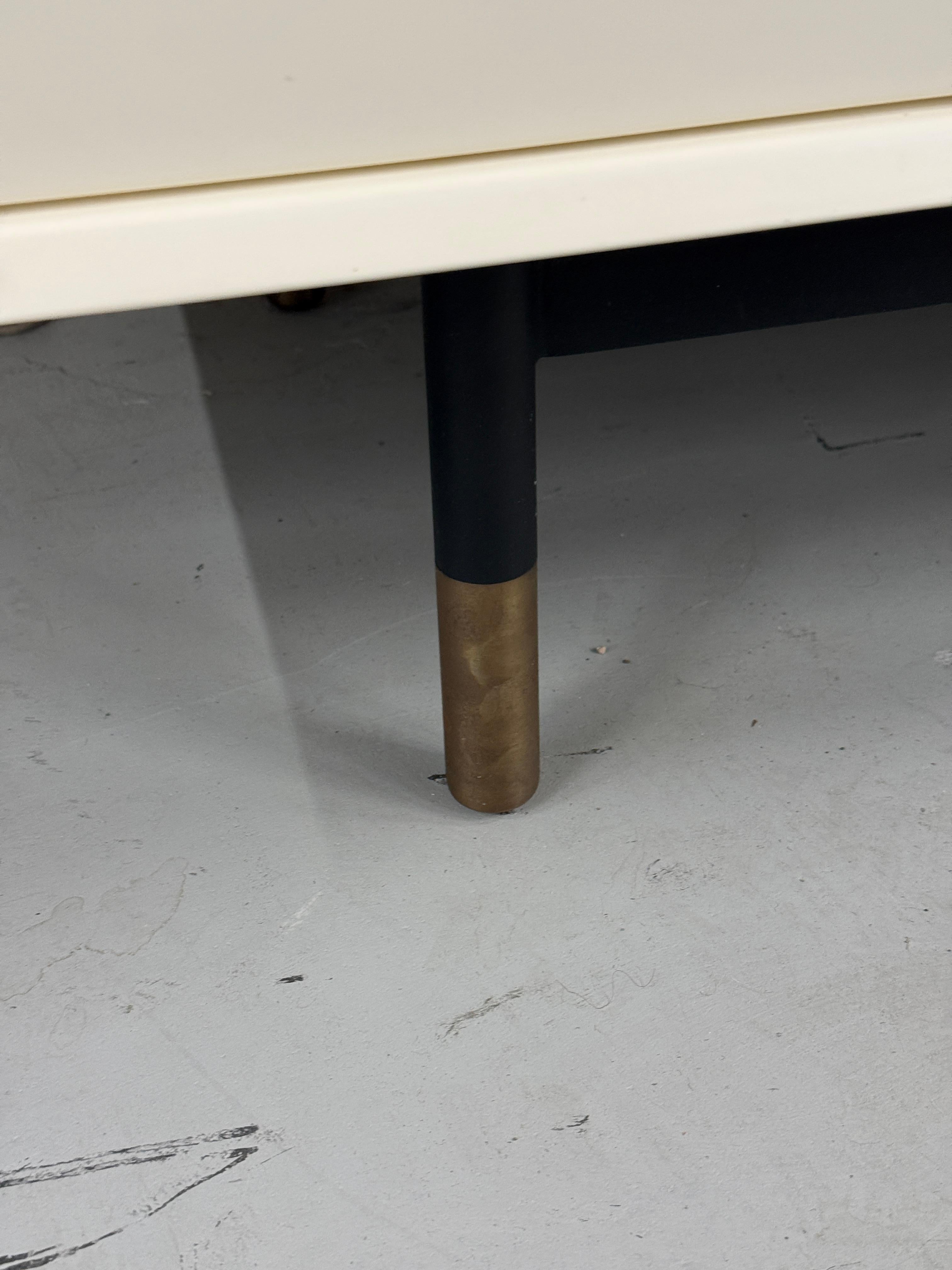 BDDW Lake Credenza White Lacquer Ebonized Hardware Walnut Interiors in vendita 3