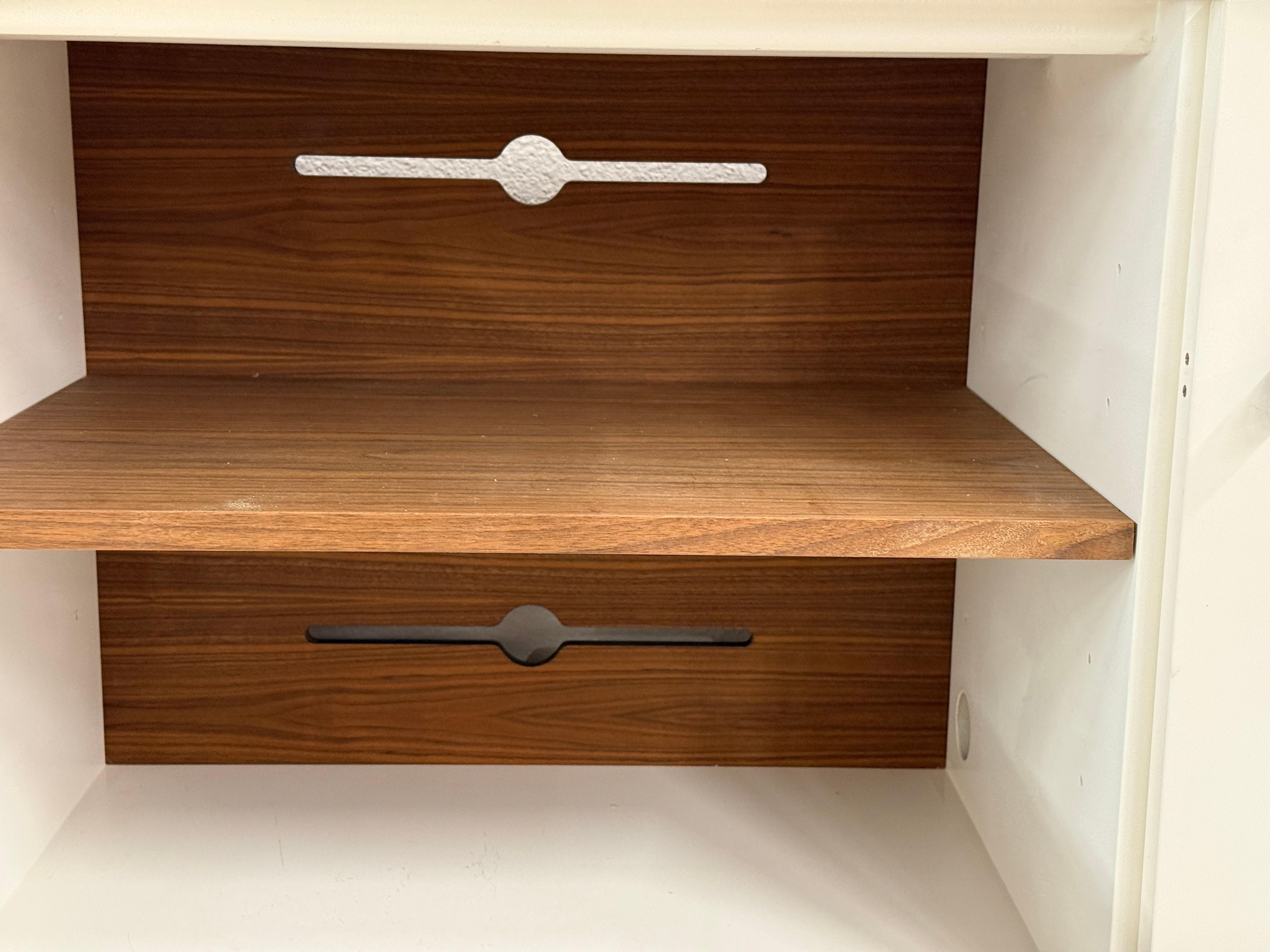 BDDW Lake Credenza White Lacquer Ebonized Hardware Walnut Interiors in vendita 7