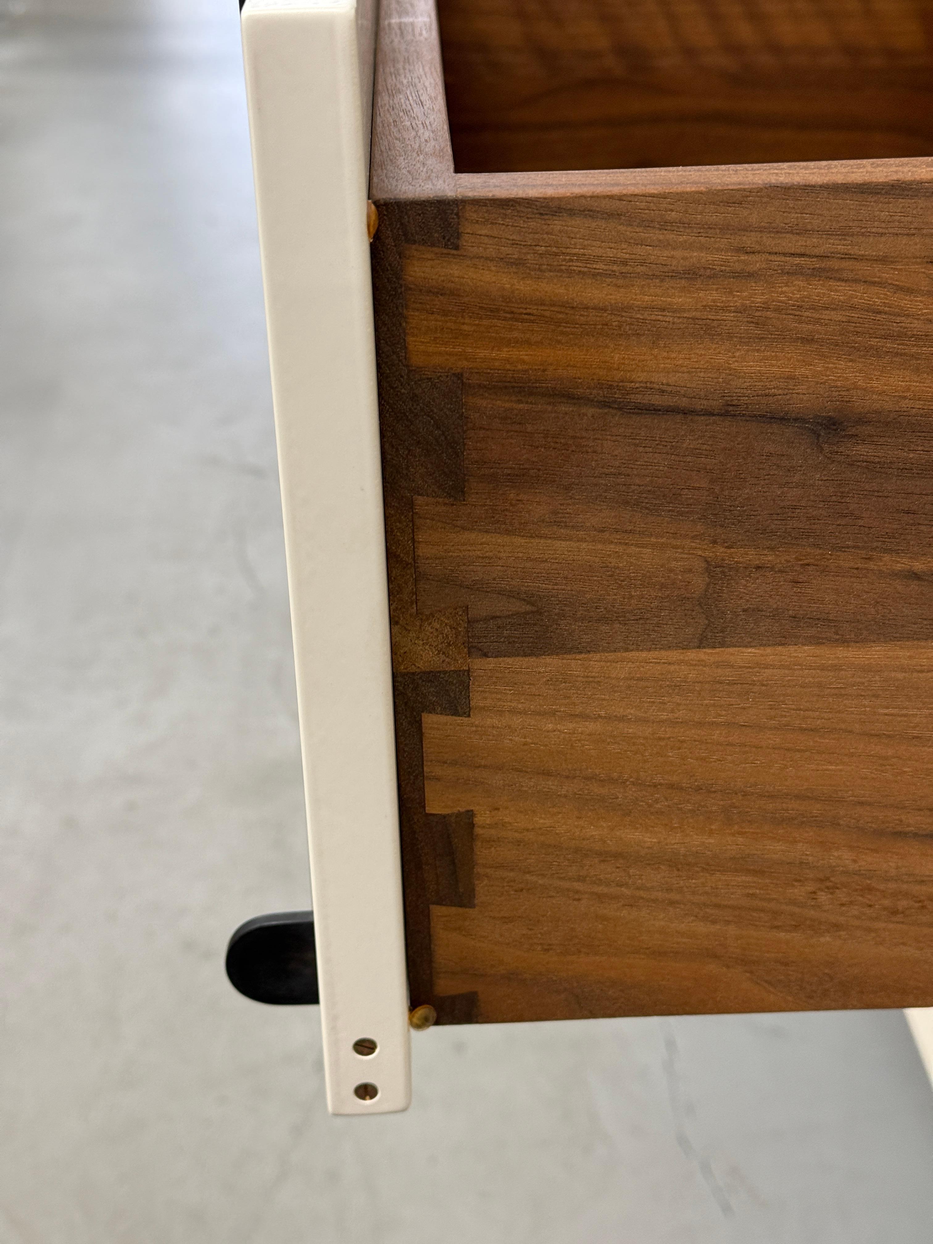 BDDW Lake Credenza White Lacquer Ebonized Hardware Walnut Interiors in vendita 10