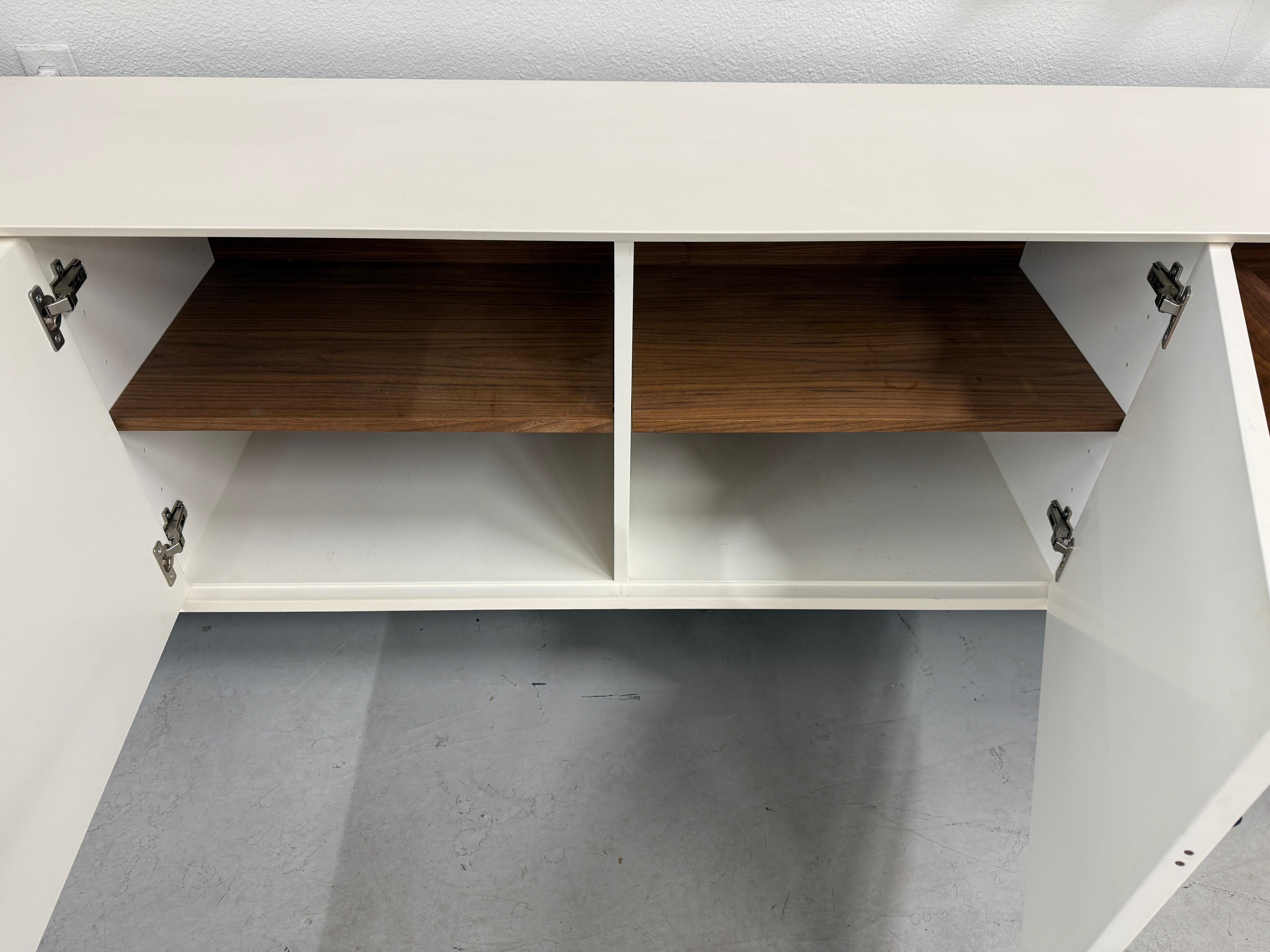 XXI secolo e contemporaneo BDDW Lake Credenza White Lacquer Ebonized Hardware Walnut Interiors in vendita