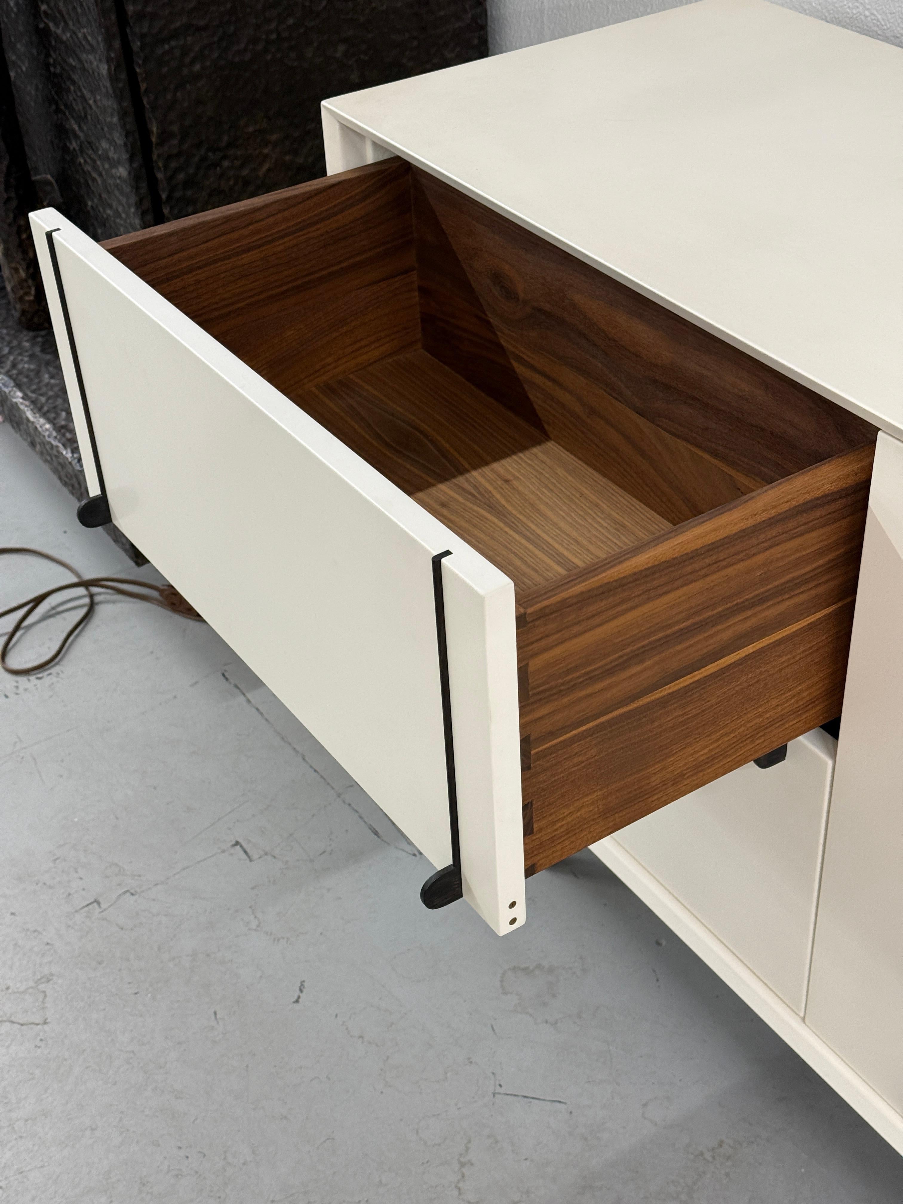 Noce BDDW Lake Credenza White Lacquer Ebonized Hardware Walnut Interiors in vendita