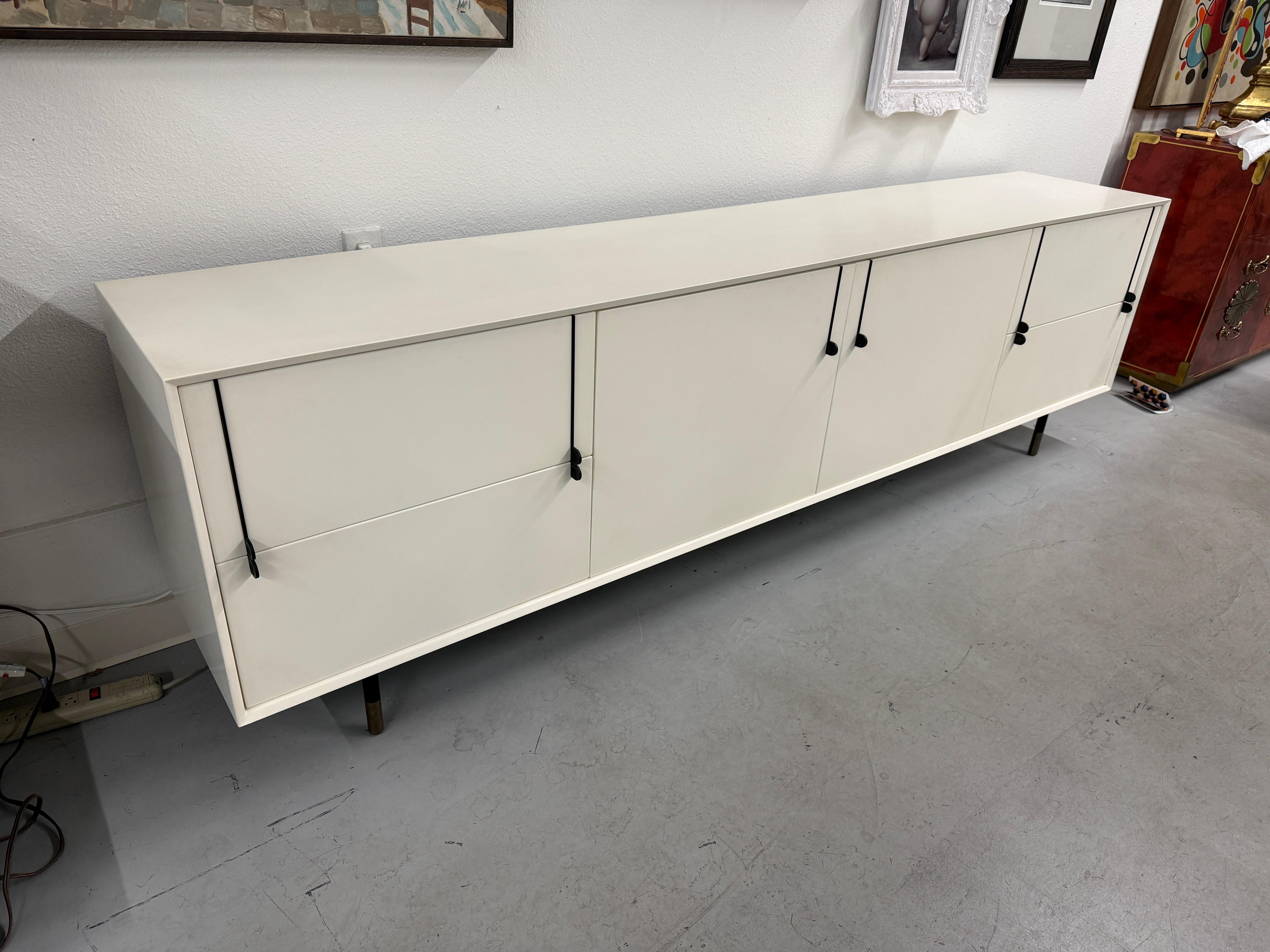 BDDW Lake Credenza White Lacquer Ebonized Hardware Walnut Interiors in vendita 2