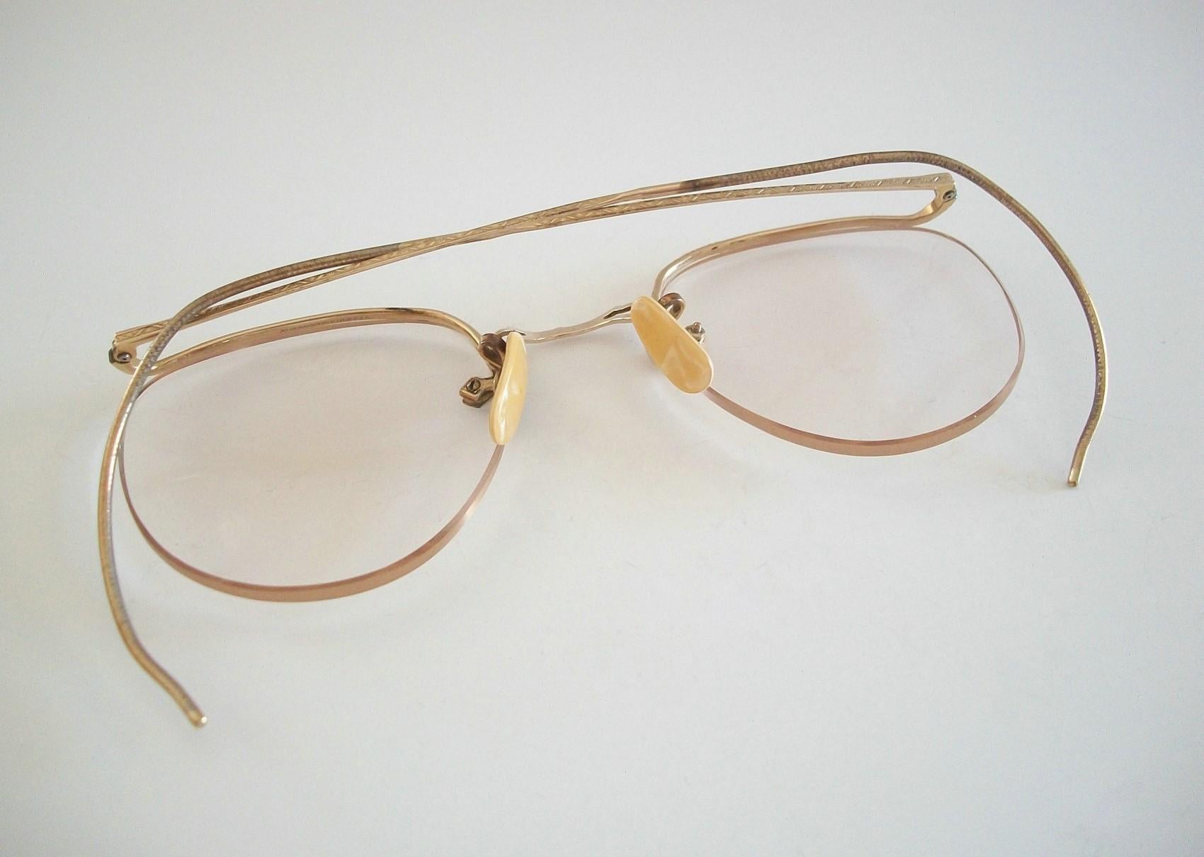 Bdg, Vintage 10k Gold Frameless Child's Eyeglasses, United States, circa 1948 For Sale 3