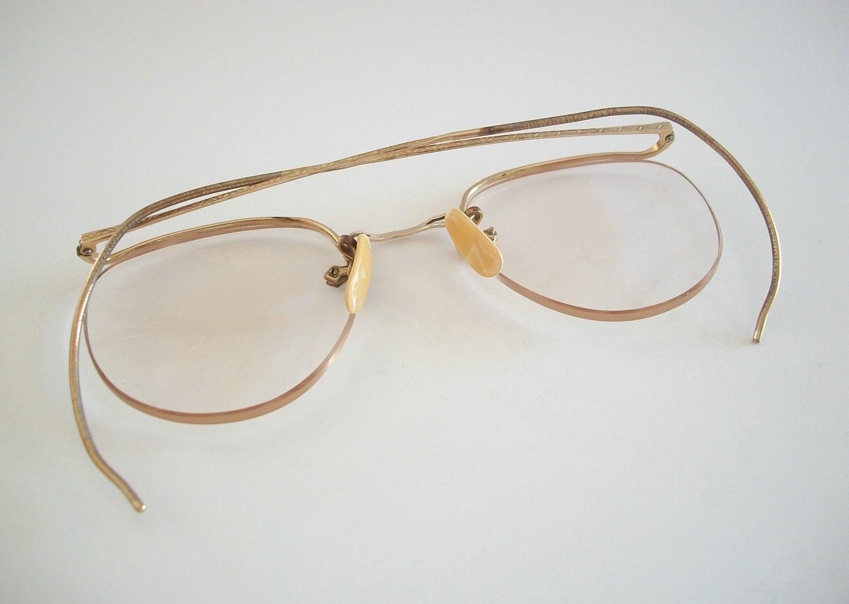 BDG – Vintage-Ohrbrille für Kinder aus 10 Karat Gold mit Rahmen – Vereinigte Staaten – um 1948 im Angebot 6