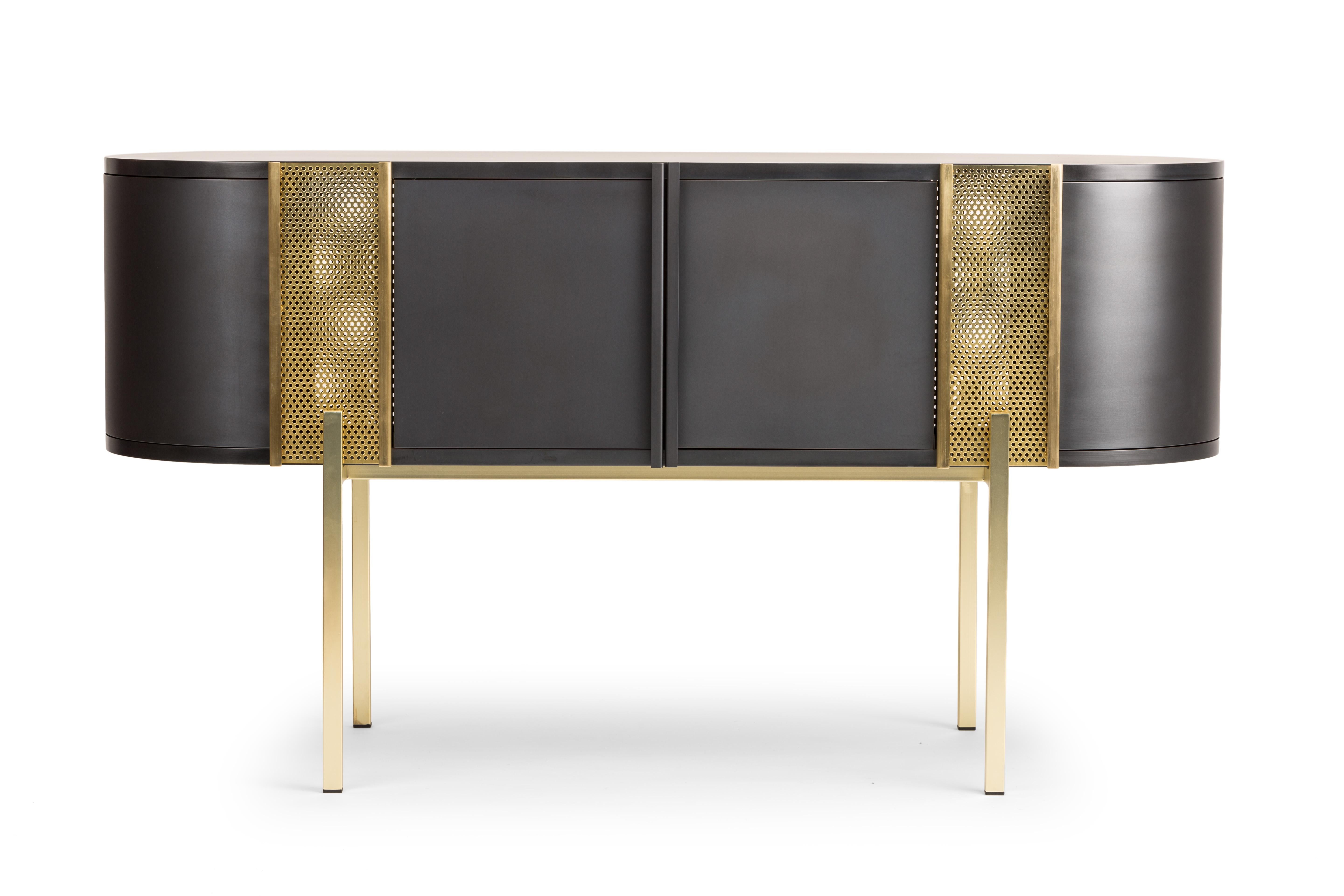 Be-Lieve console extra by Mingardo
Dimensions: D153 x W55 x H80 cm 
Materials: Varnished iron structure and brass
Weight: 90 kg

Also Available in different finishes and dimensions.

Decorative and at the same time essential, the enclosing