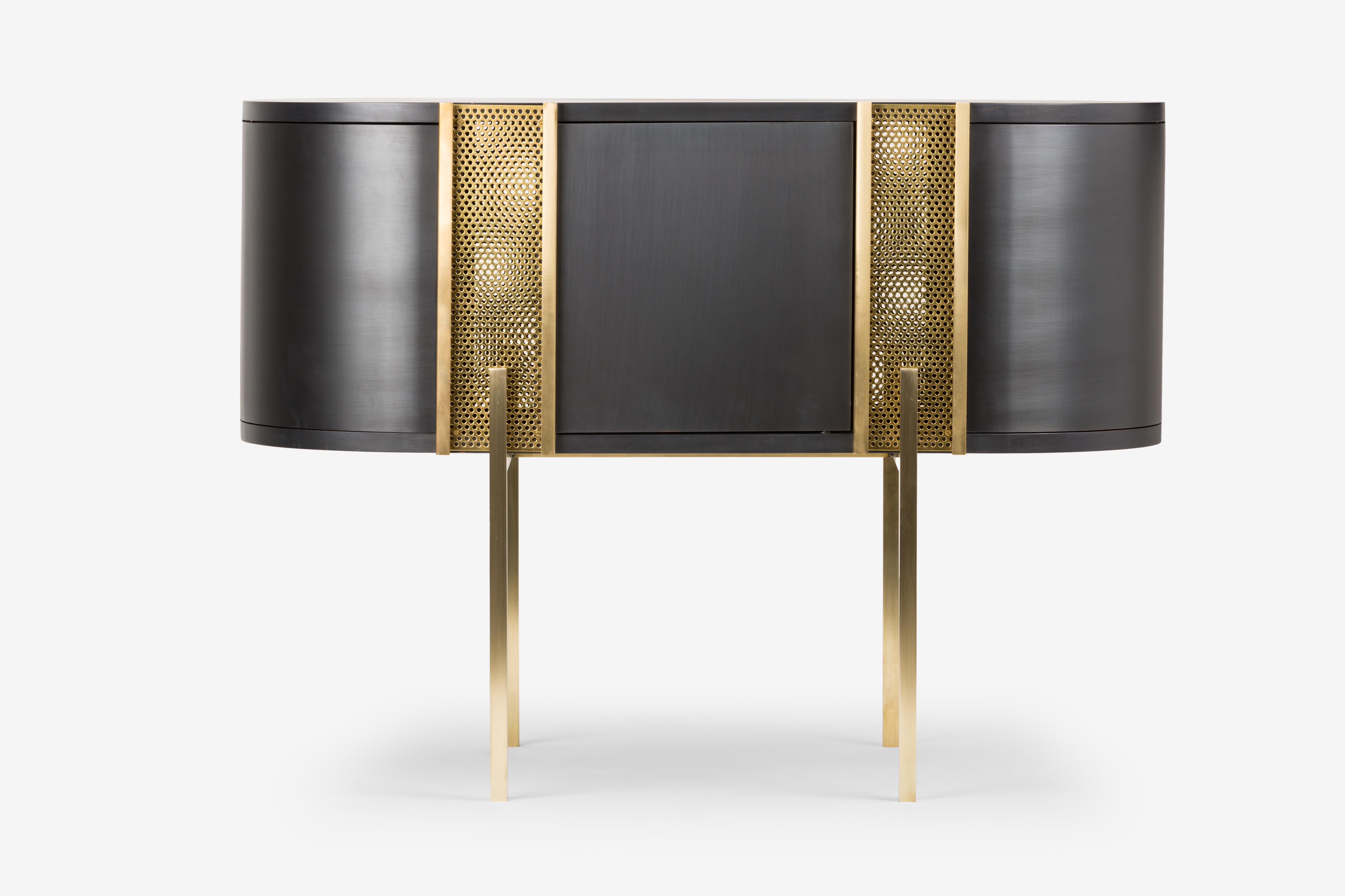 Be-Lieve console normal by Mingardo
Dimensions: D110 x W50 x H80 cm 
Materials: Varnished iron structure and brass
Weight: 60 kg

Also Available in different finishes and dimensions.

Decorative and at the same time essential, the enclosing