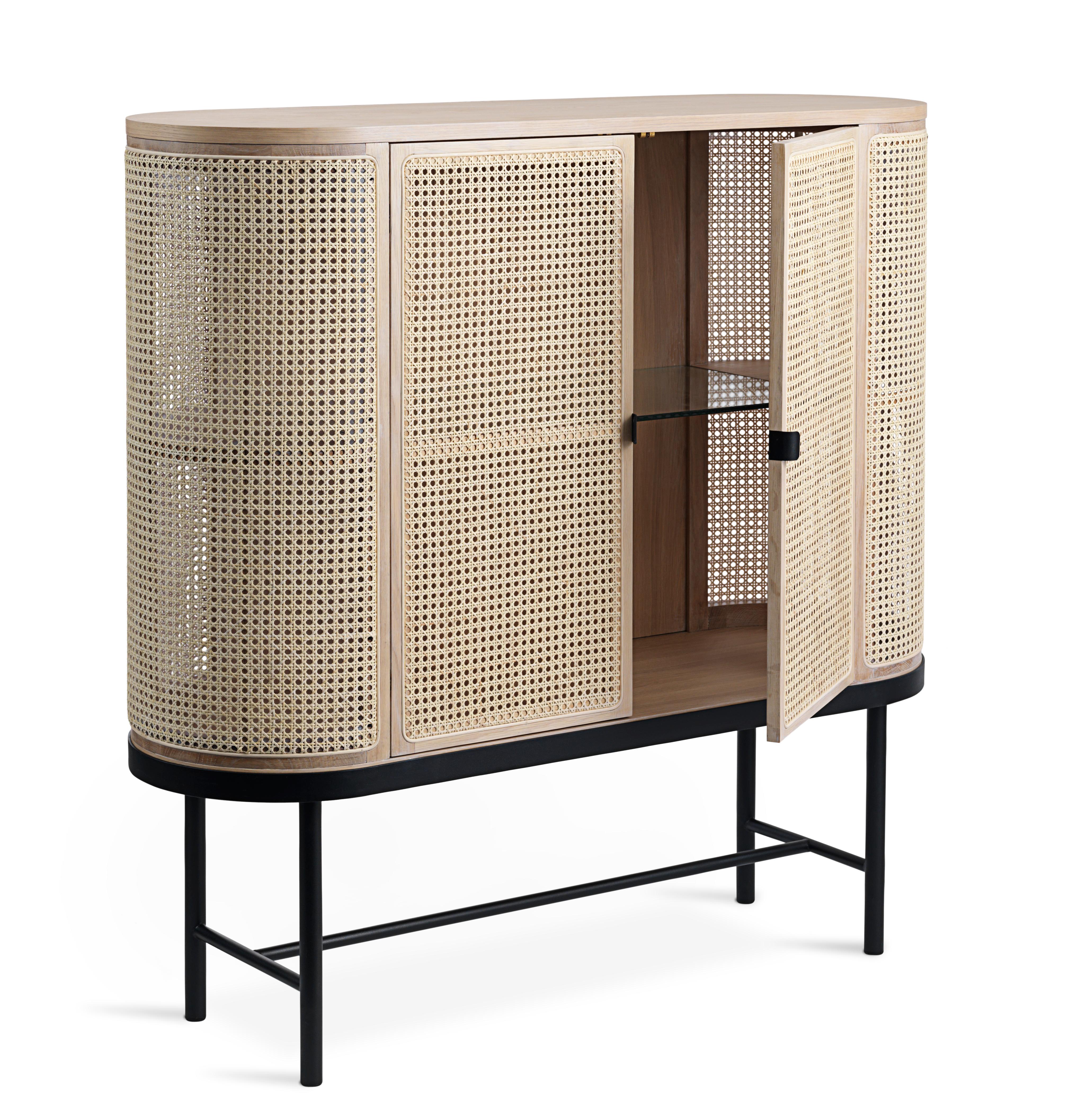 An elegant, spacious wood and wicker cabinet with a simple metal frame. The cabinet’s unique design and choice of classic materials light up the home, its combination of French rattan and oak exuding a lovely sense of warmth. The classic references