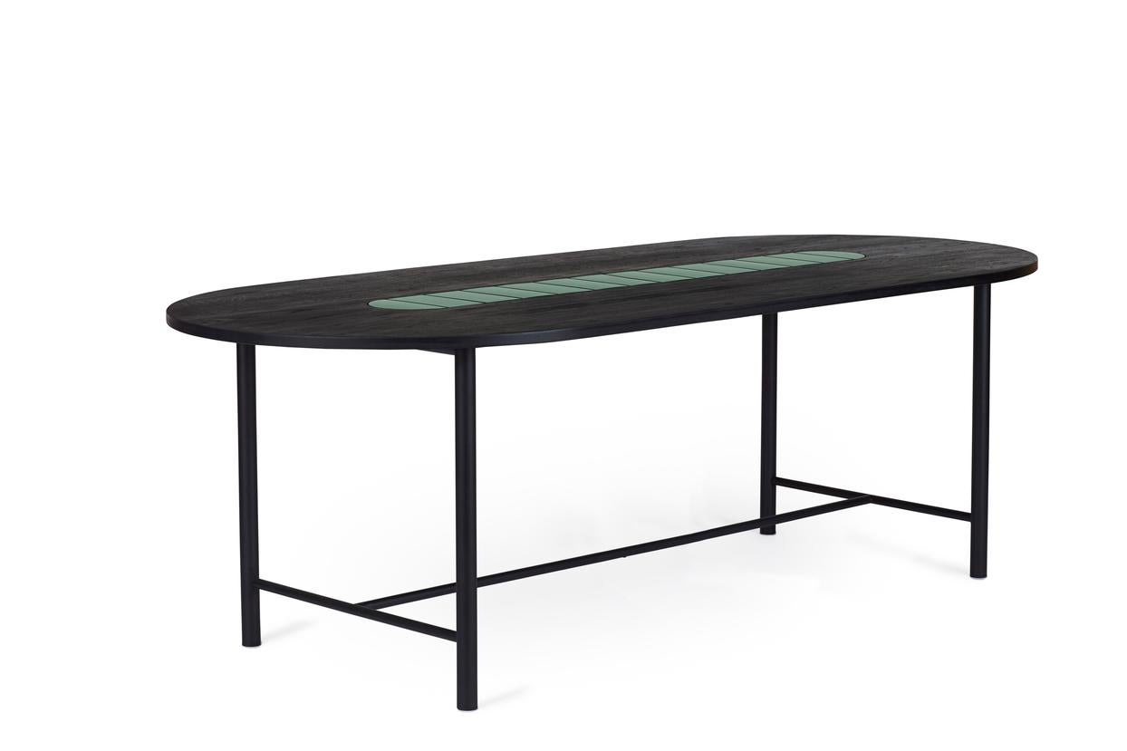 Postmoderne Table de salle à manger Be My Guest 240 en chêne noir Forrest Green de Warm Nordic en vente