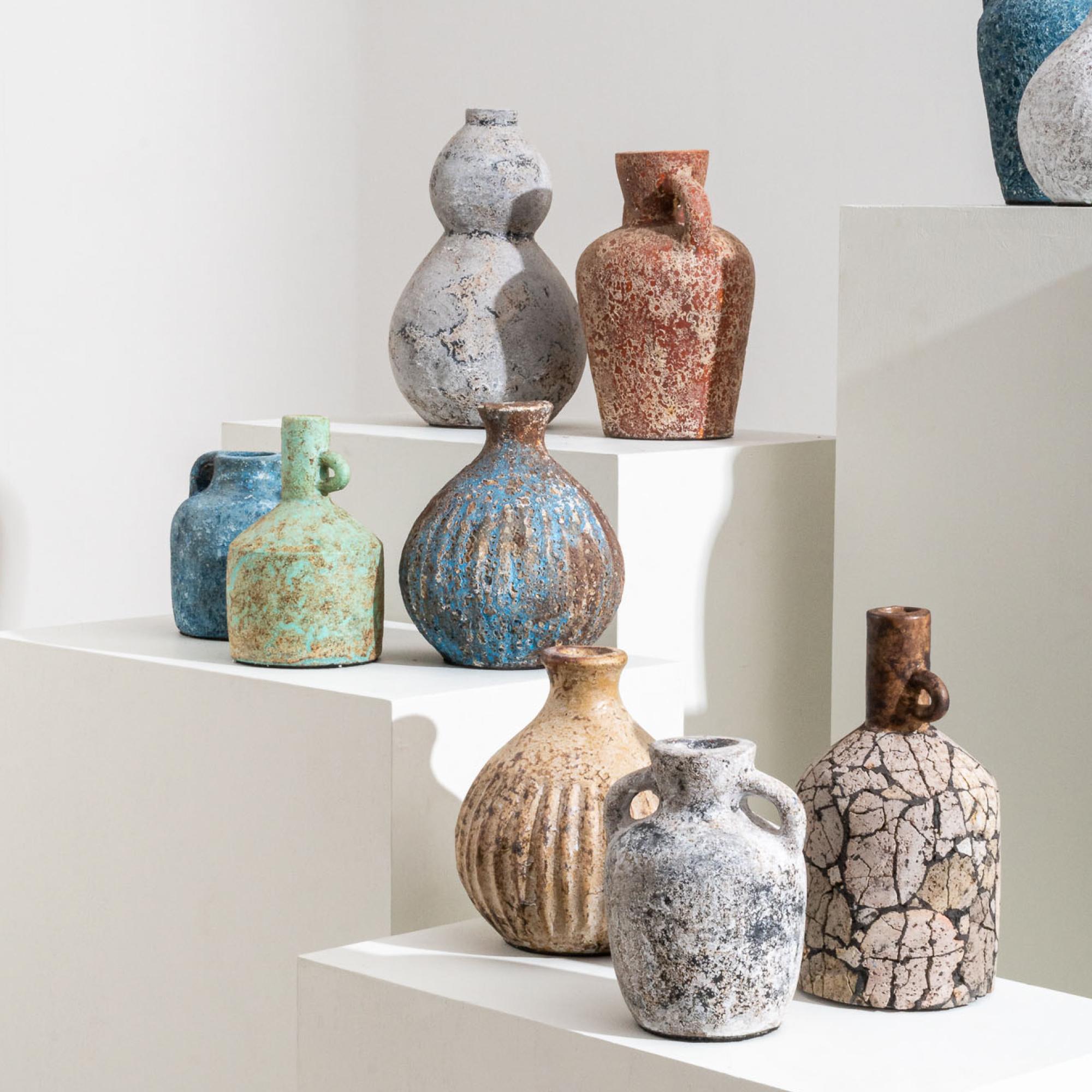 Vaso Bea, forma organica in terracotta strutturata fatta a mano in bronzo in vendita 4