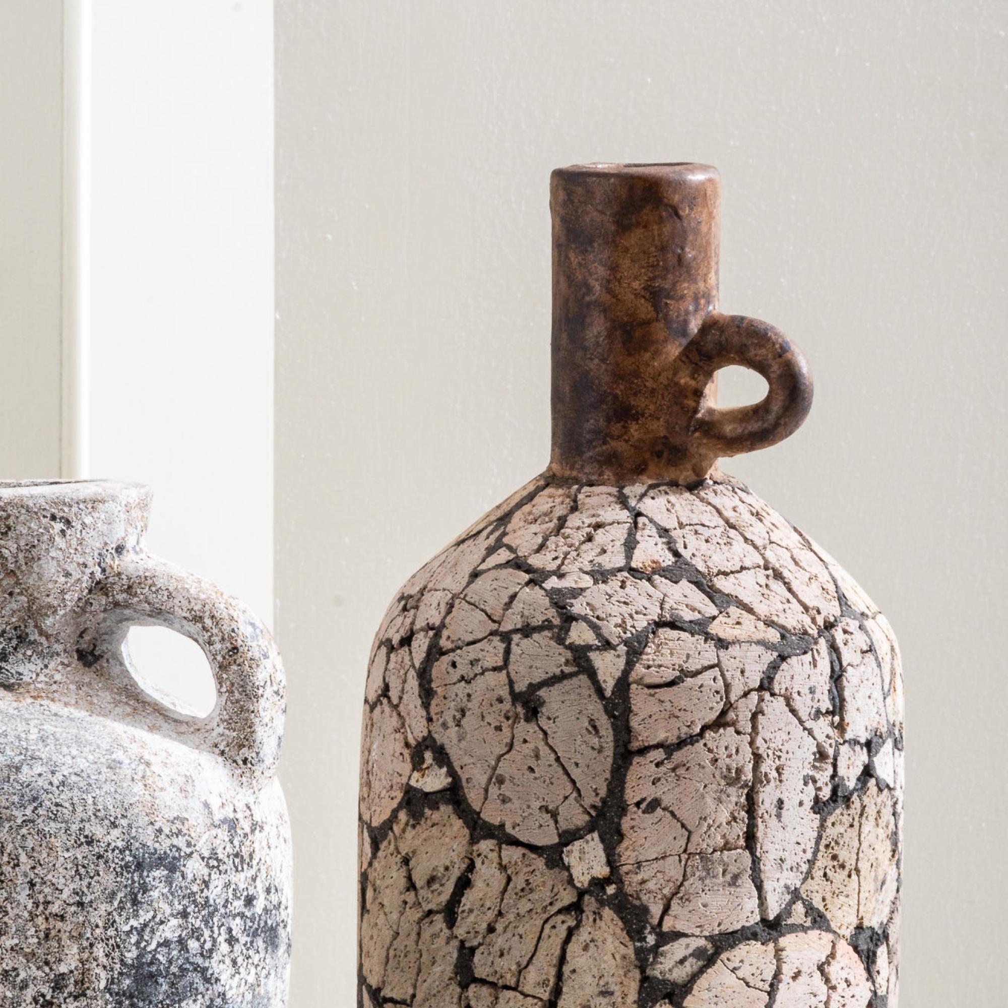 XXI secolo e contemporaneo Vaso Bea, forma organica in terracotta strutturata fatta a mano in bronzo in vendita