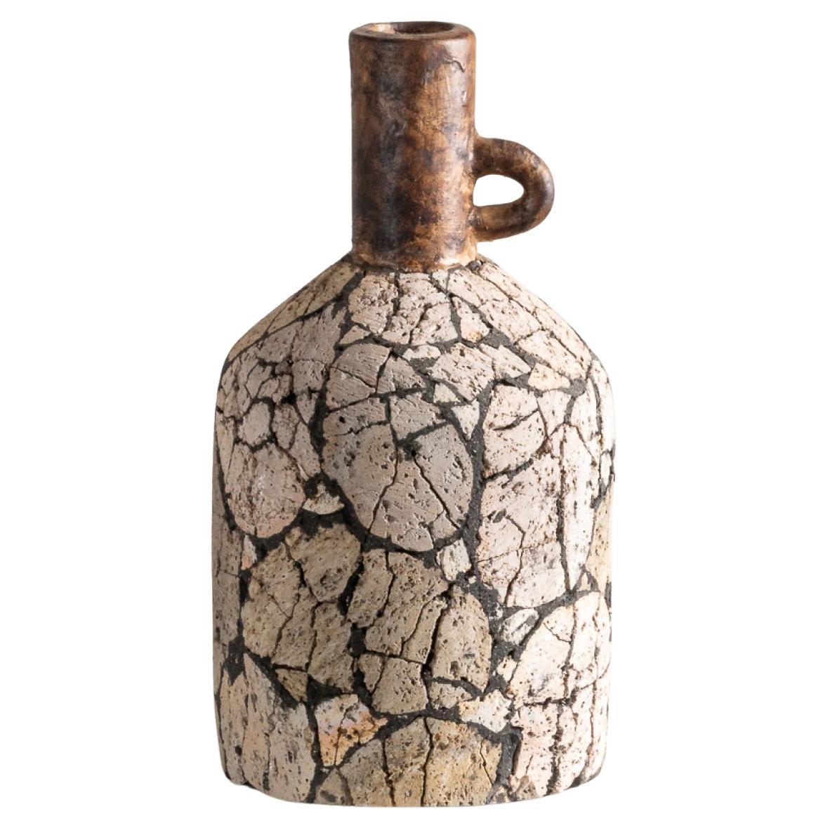 Vaso Bea, forma organica in terracotta strutturata fatta a mano in bronzo in vendita