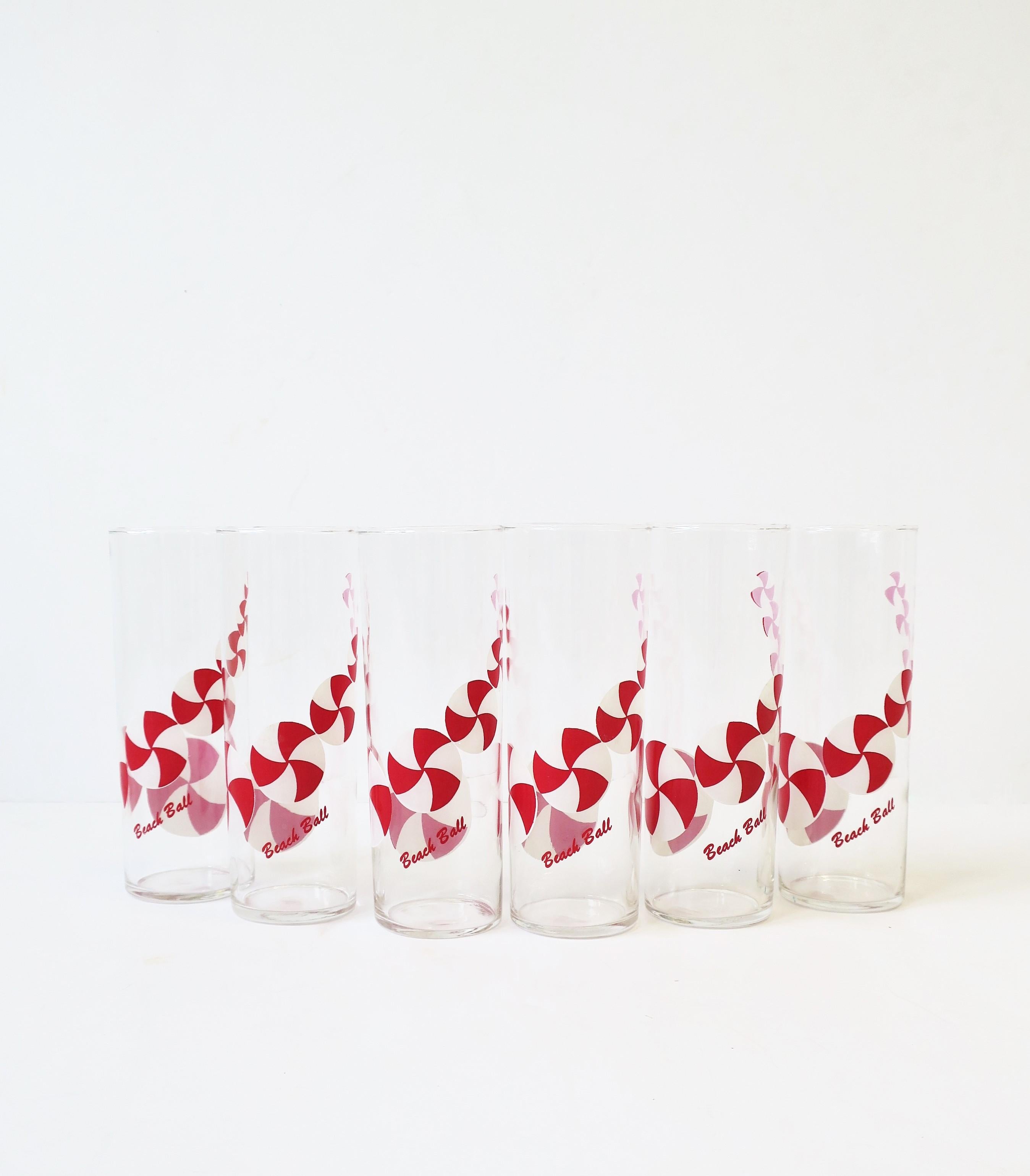 20ième siècle Verres à cocktail hauts d'été avec motif boule de plage en rouge et blanc, années 1930 en vente