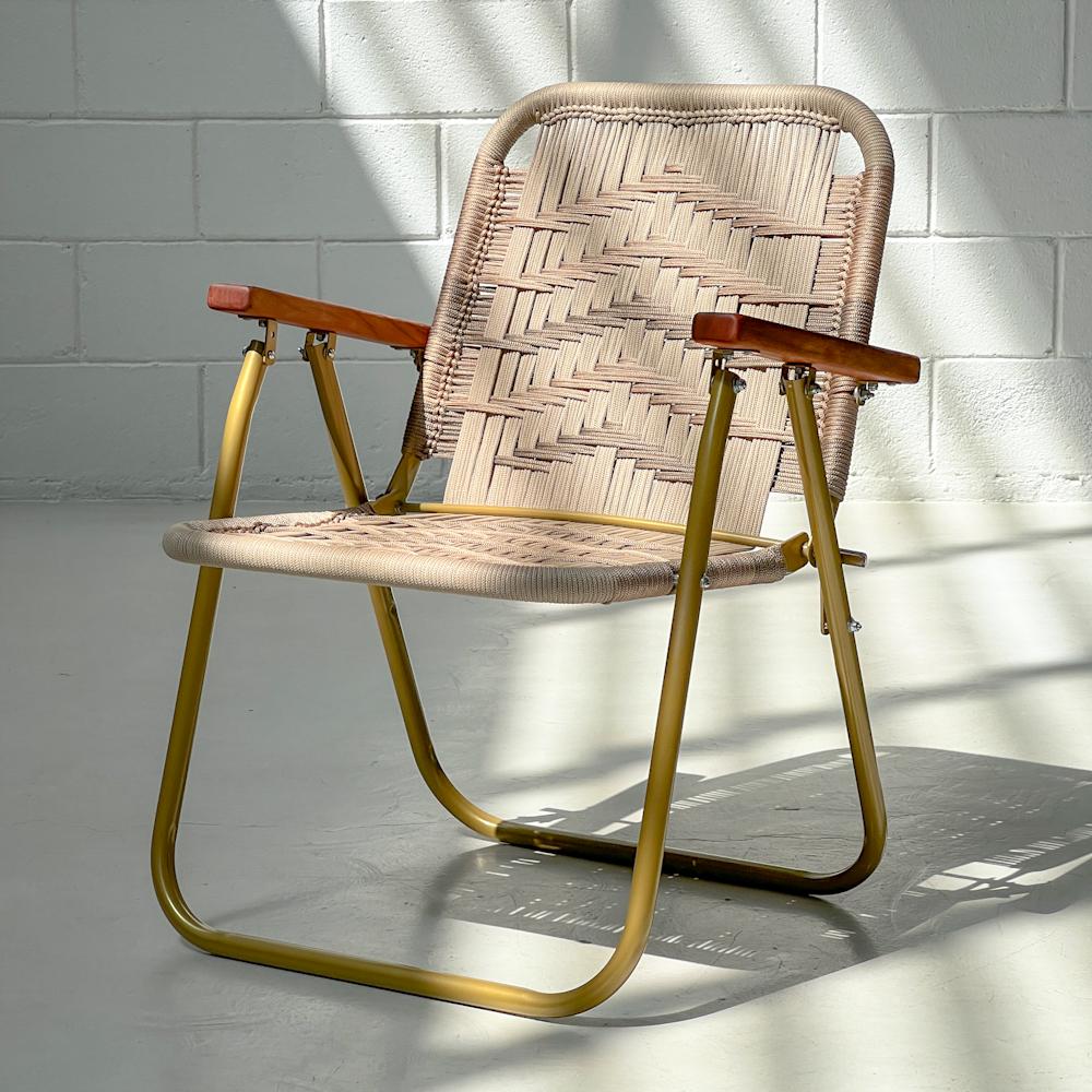 - Trama 6 - main color: sand - secondary colors: champagne, sepia.
- structure color: dourado solar.

beach chair, country chair, garden chair, lawn chair, camping chair, folding chair, stylish chair, funky chair

DENGÔ -
A handmade work, which
