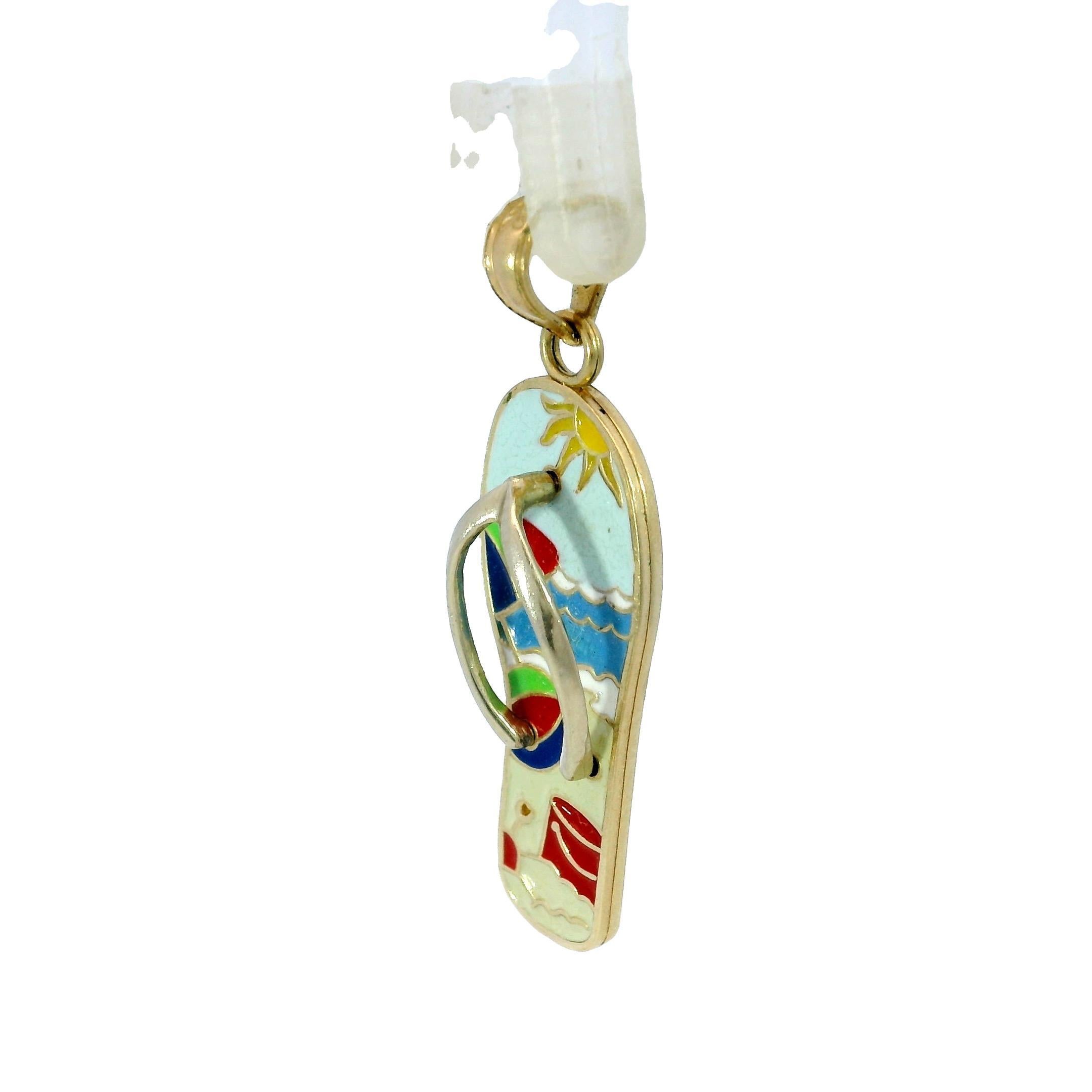 Pendentif tong de plage en émail jaune 14 carats en vente 1