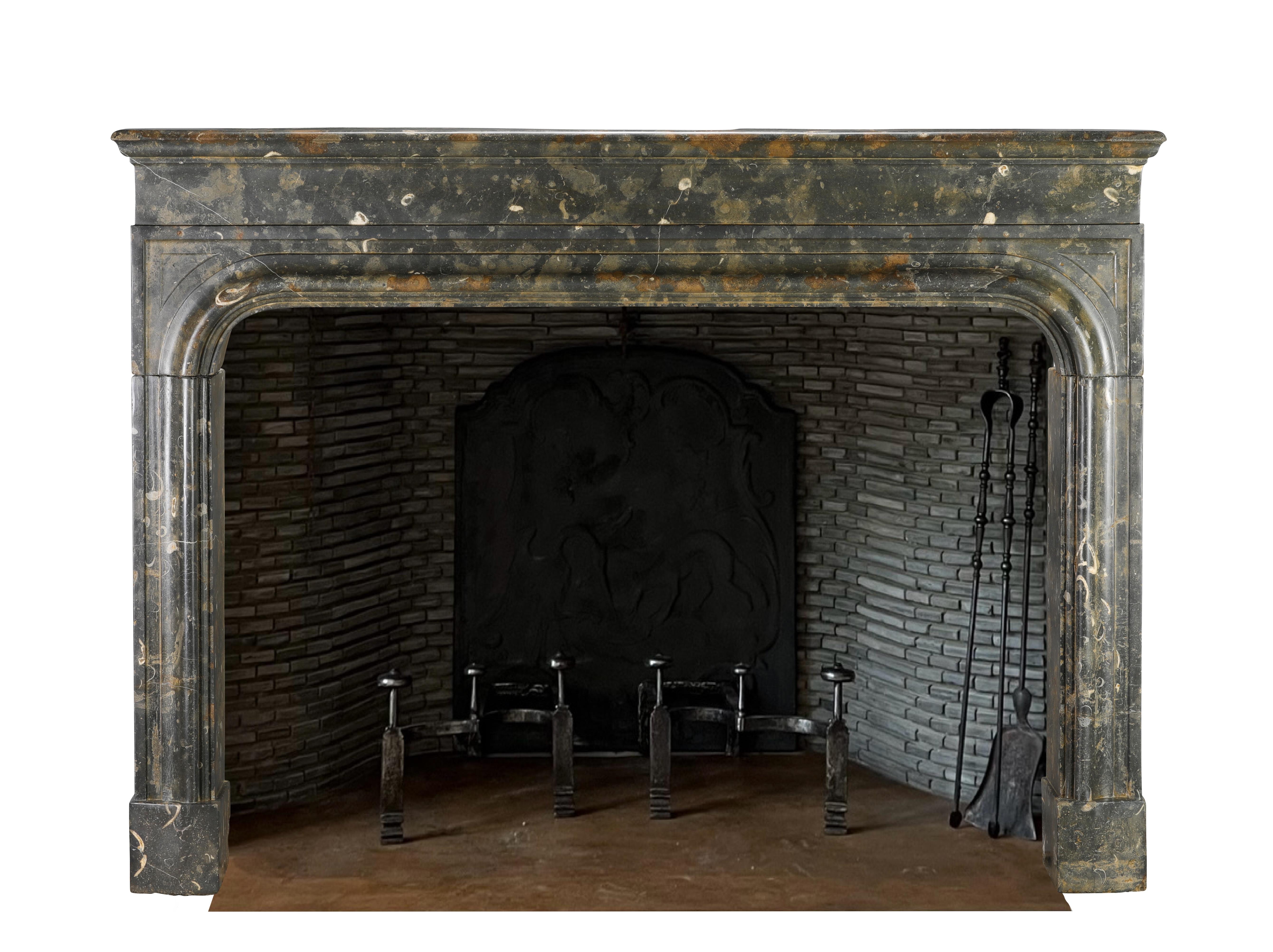 Beach House Fireplace With Shells - Early 17th‑C. - French Excellence For Sale 8
