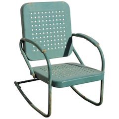 Chaise à bascule de plage ou de jardin dans sa surface peinte d'origine