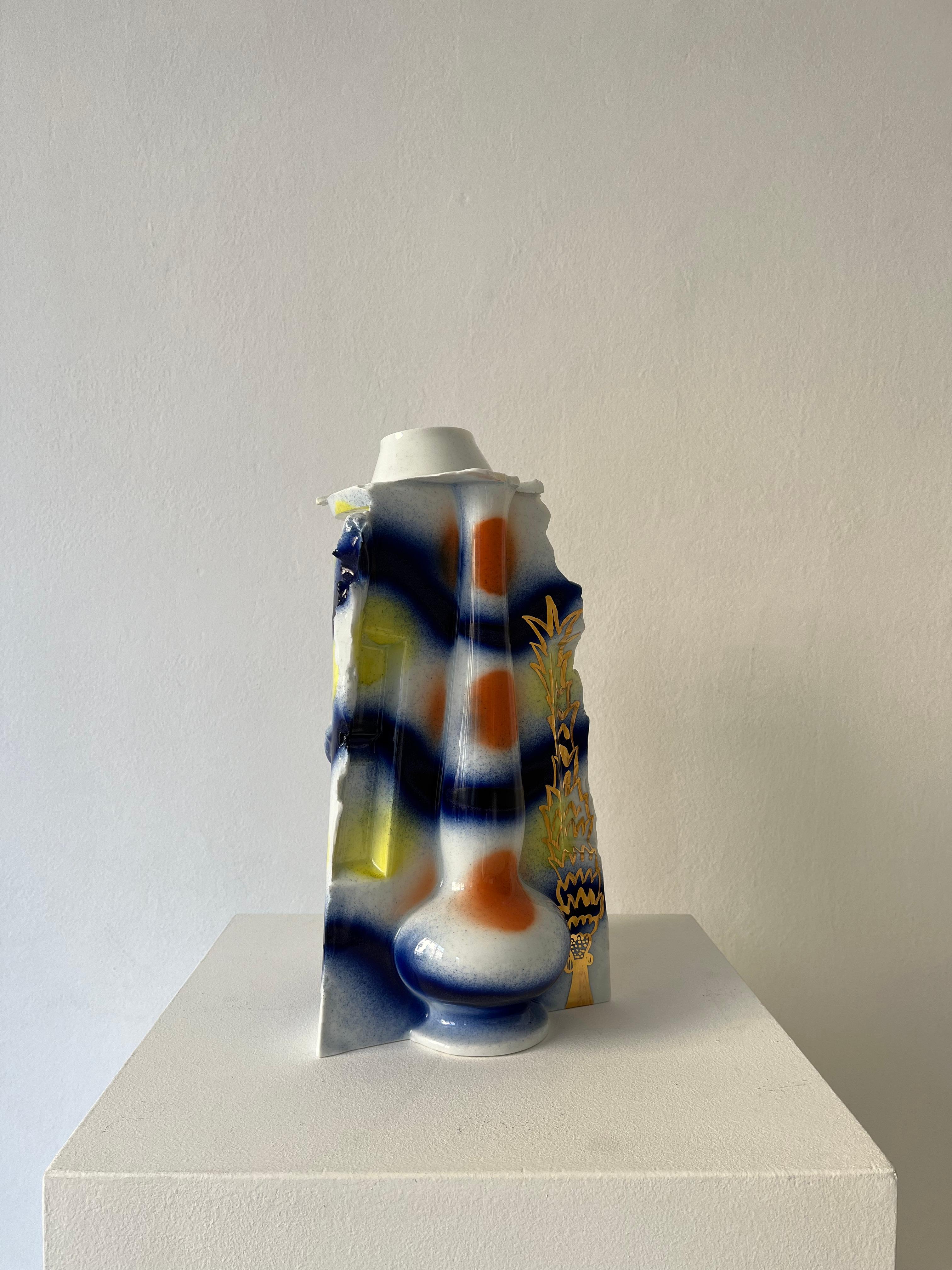 XXIe siècle et contemporain Vase en porcelaine émaillée décoré de « fête de mer », série de 2 en vente