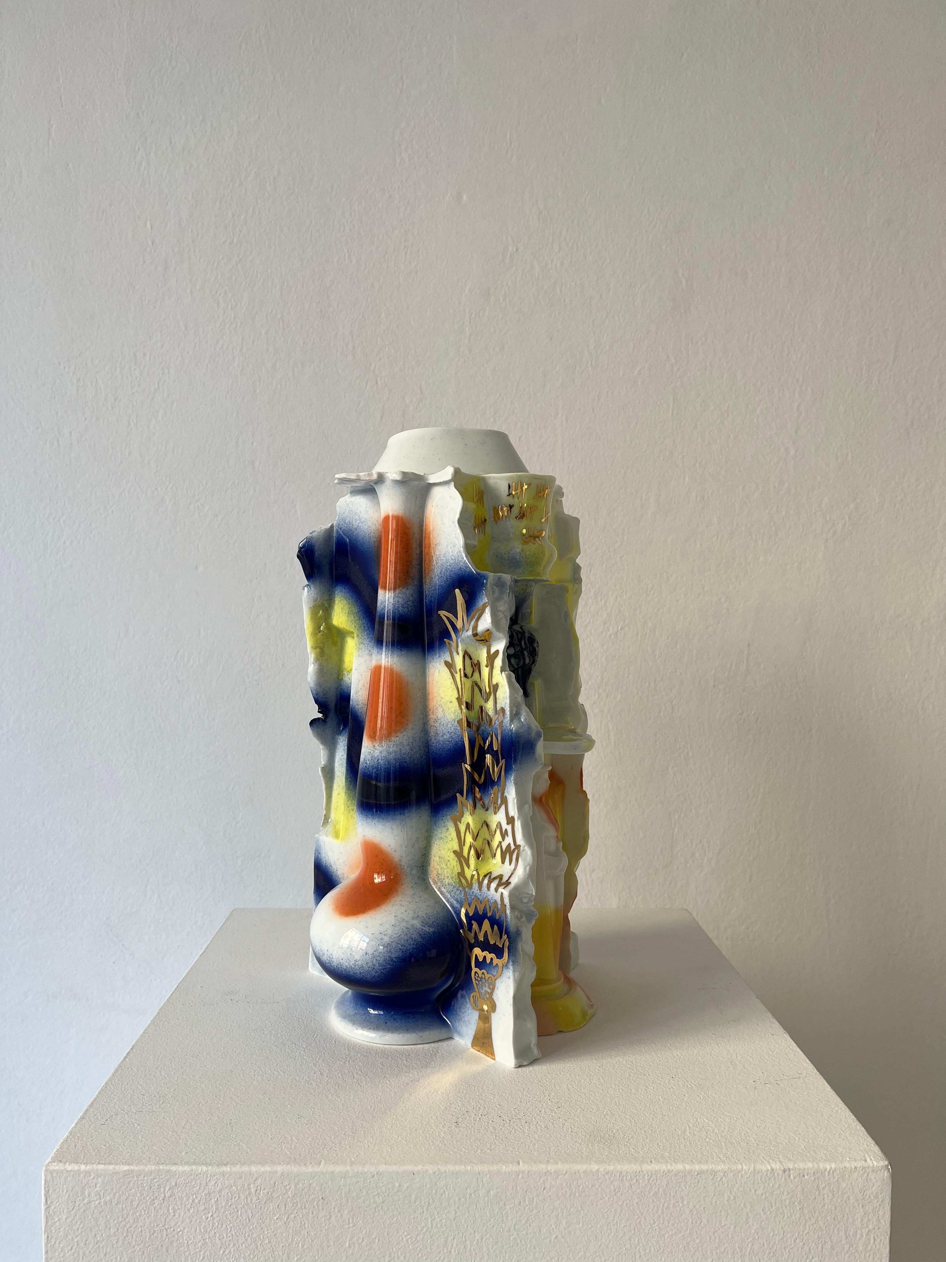 Porcelaine Vase en porcelaine émaillée décoré de « fête de mer », série de 2 en vente