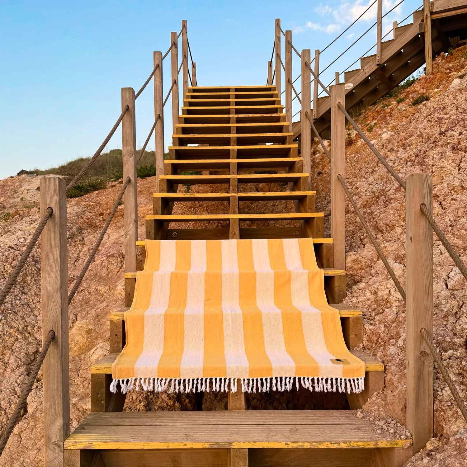 Beach Towel 0402 Regular Size (21. Jahrhundert und zeitgenössisch) im Angebot