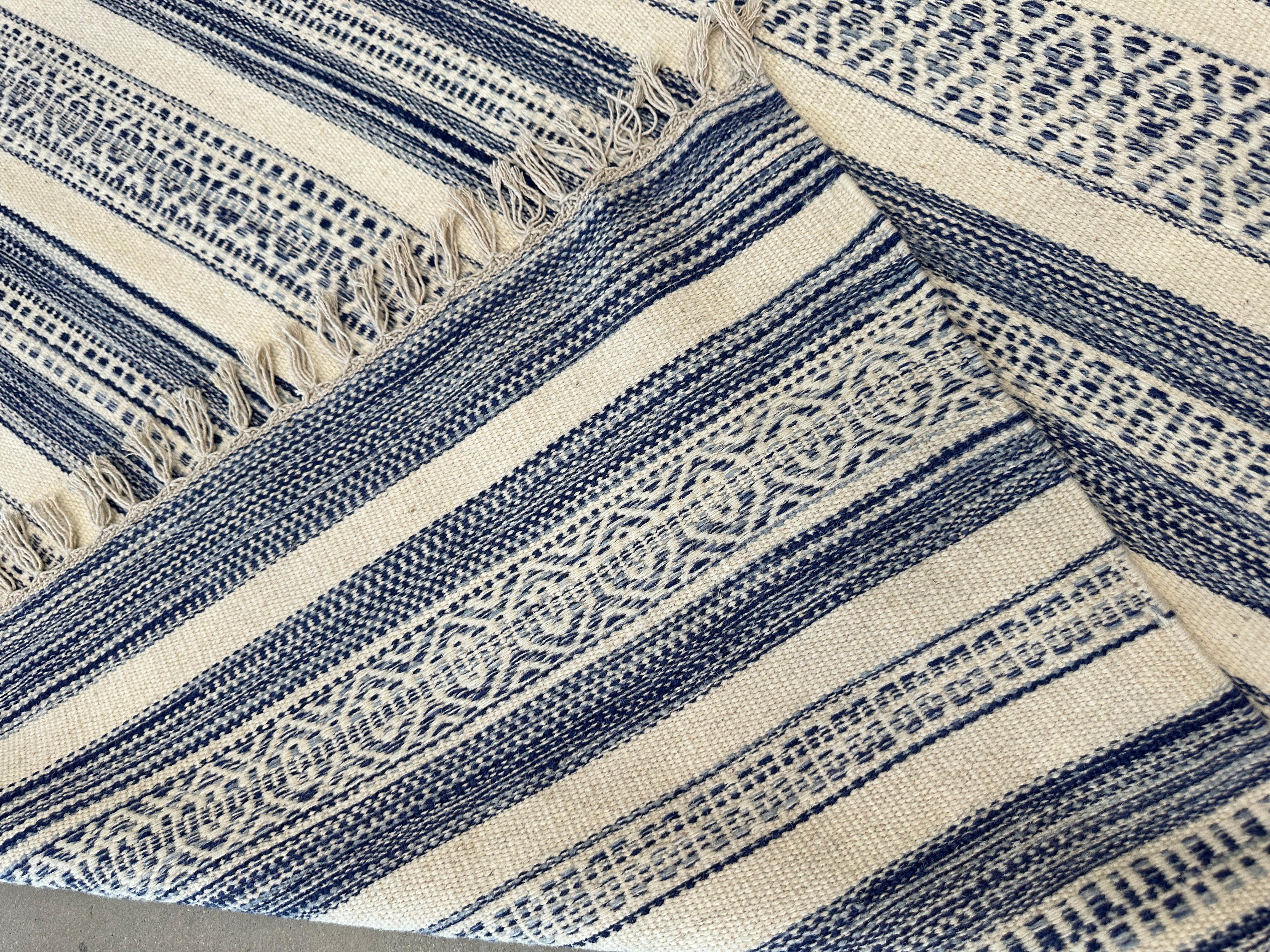 Tessuto a mano Rug & Kilim 8x10 Beachy blu e bianco in vendita