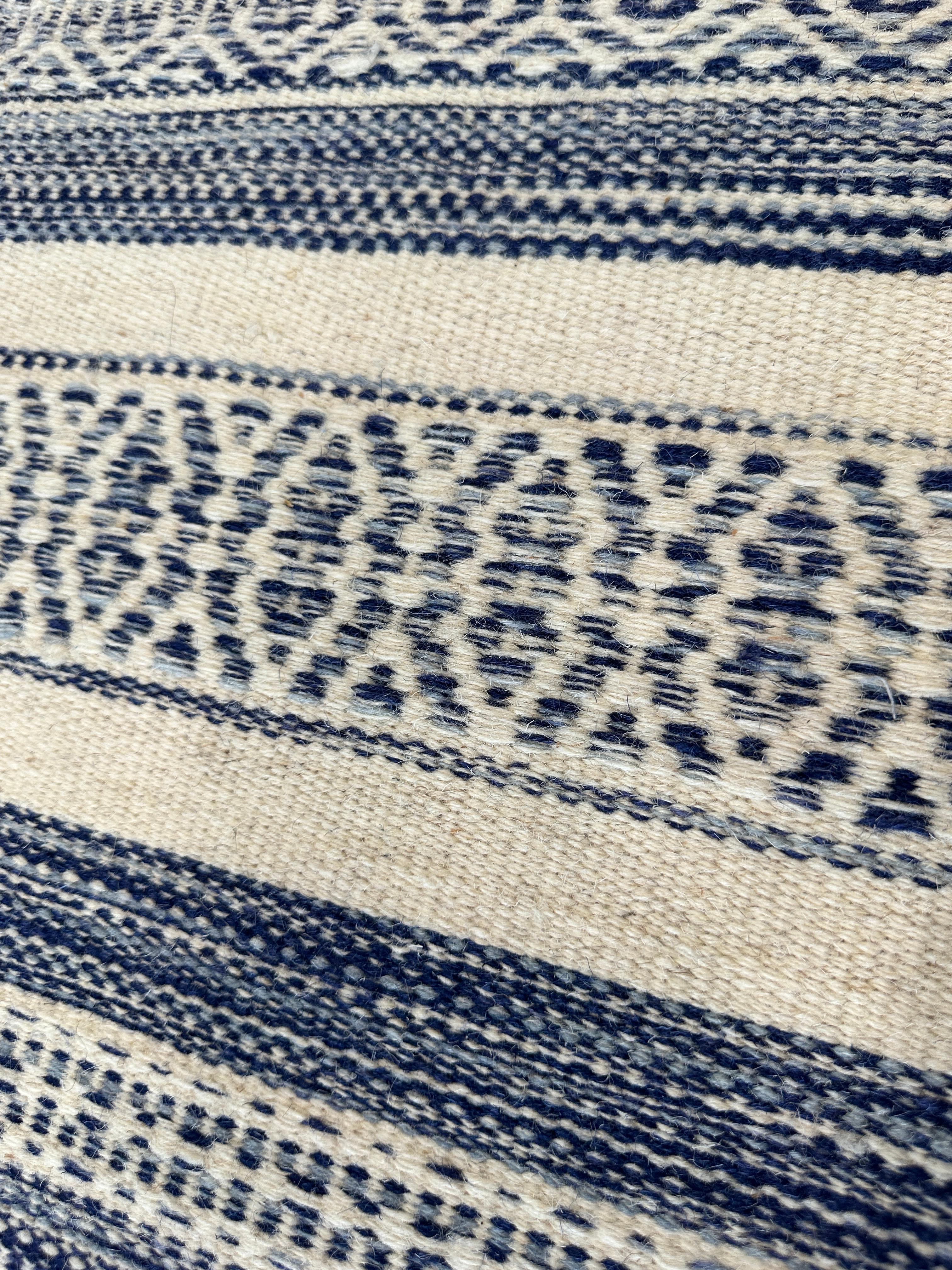 Rug & Kilim 8x10 Beachy blu e bianco In condizioni Nuovo in vendita a West Hollywood, CA