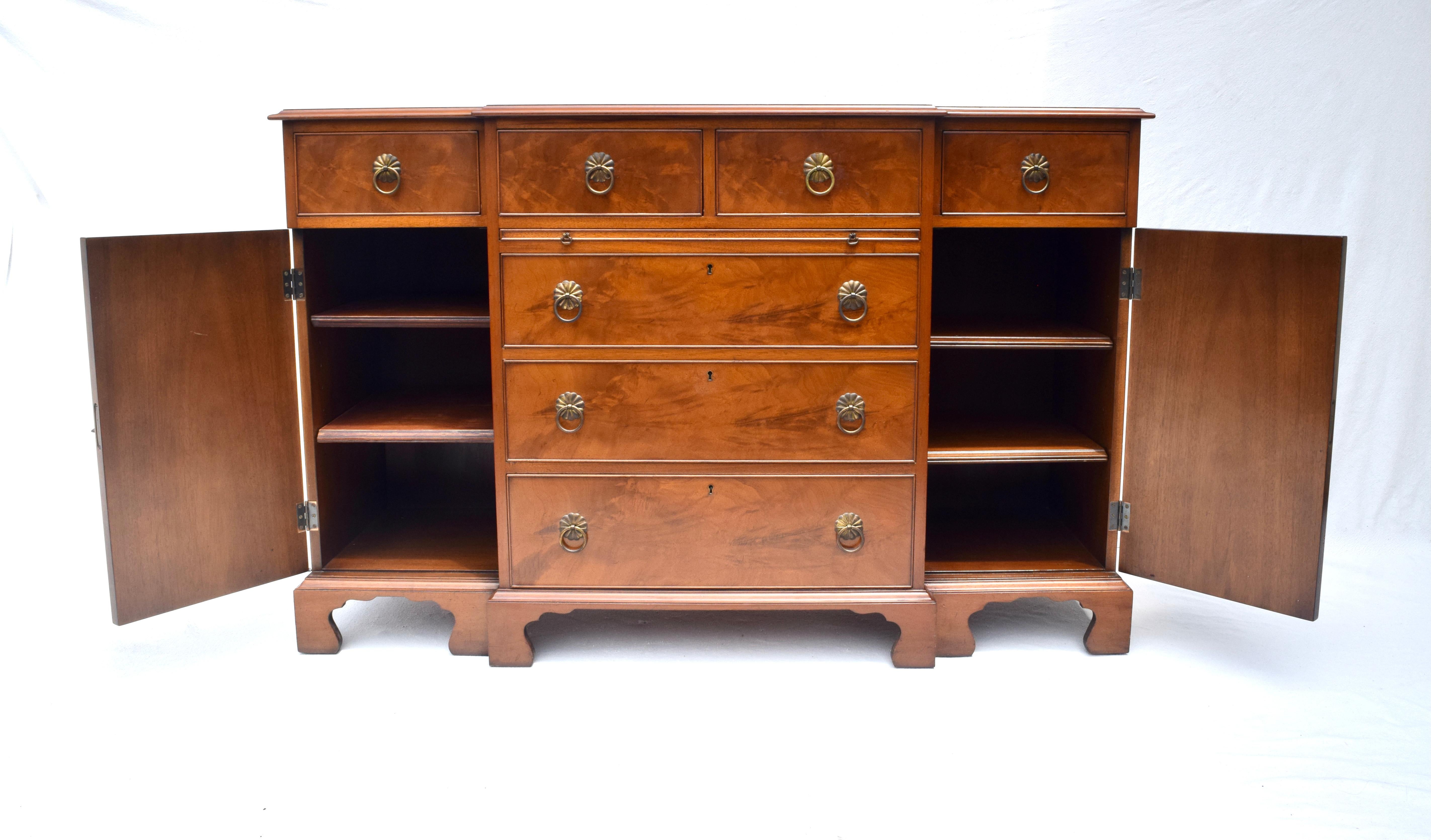 Chippendale Beacon Hill Flame Mahogany Sideboard Credenza