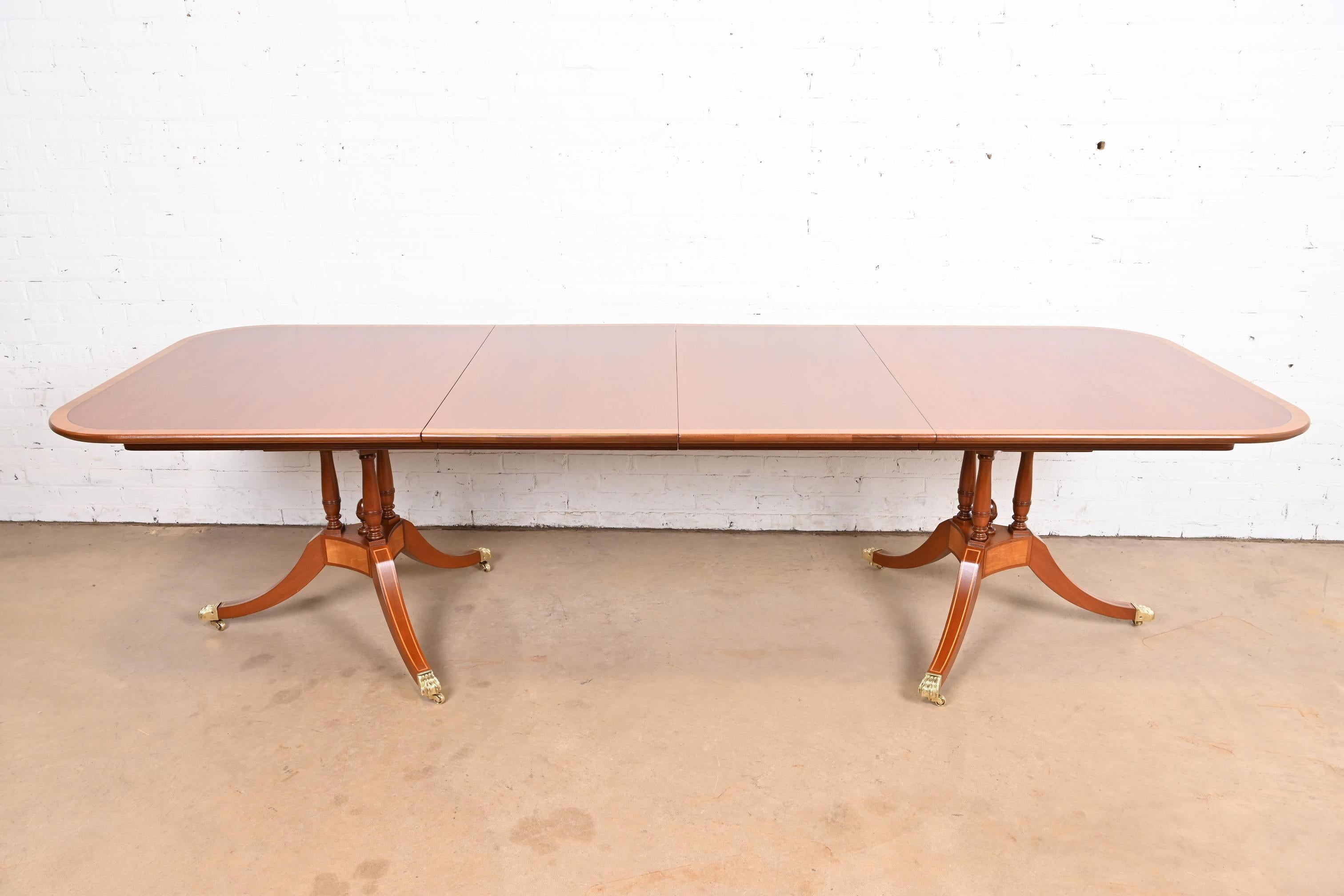Beacon Hill Georgian Banded Mahogany Double Pedestal Extension Dining Table In Good Condition In South Bend, IN