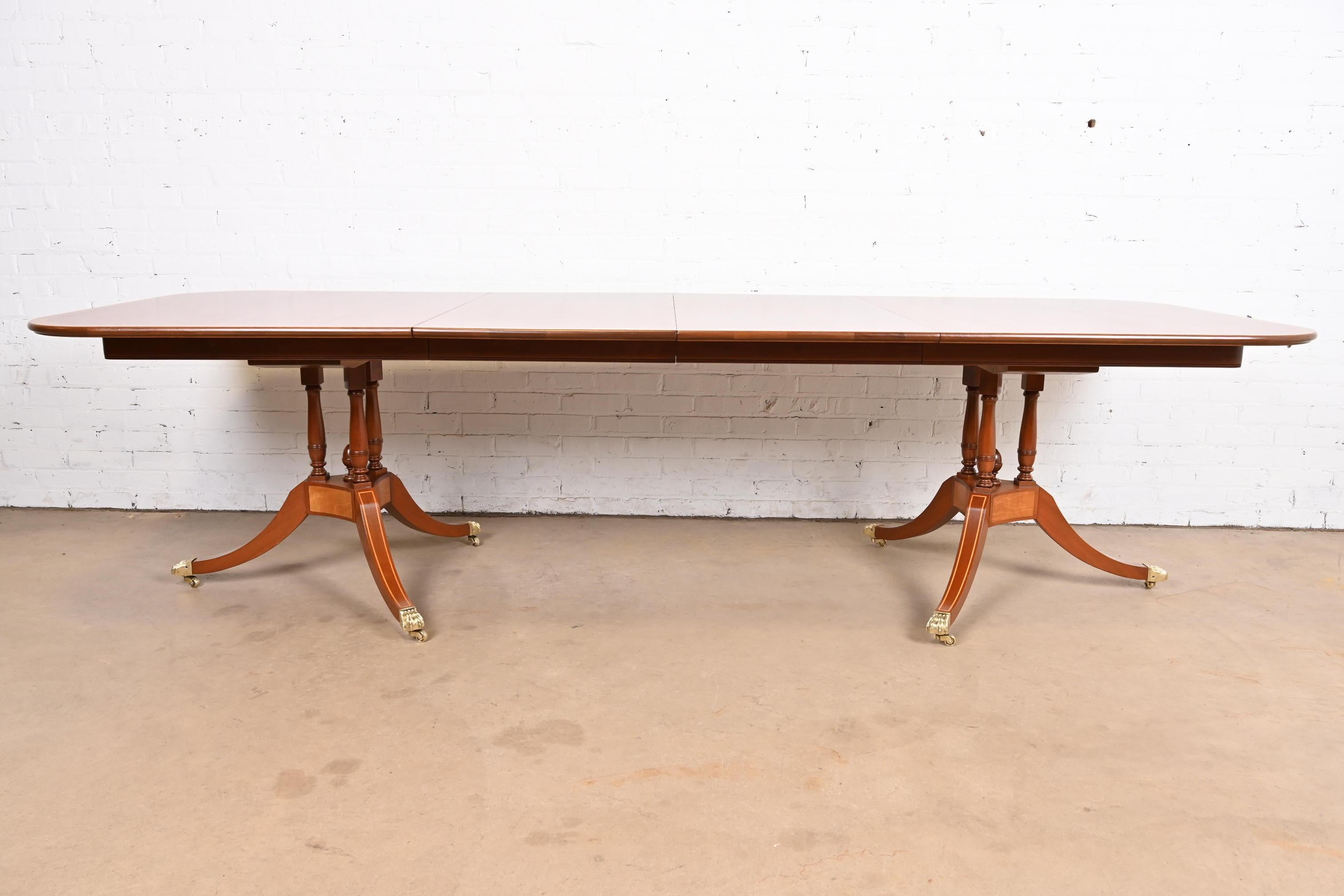 Mid-20th Century Beacon Hill Georgian Banded Mahogany Double Pedestal Extension Dining Table