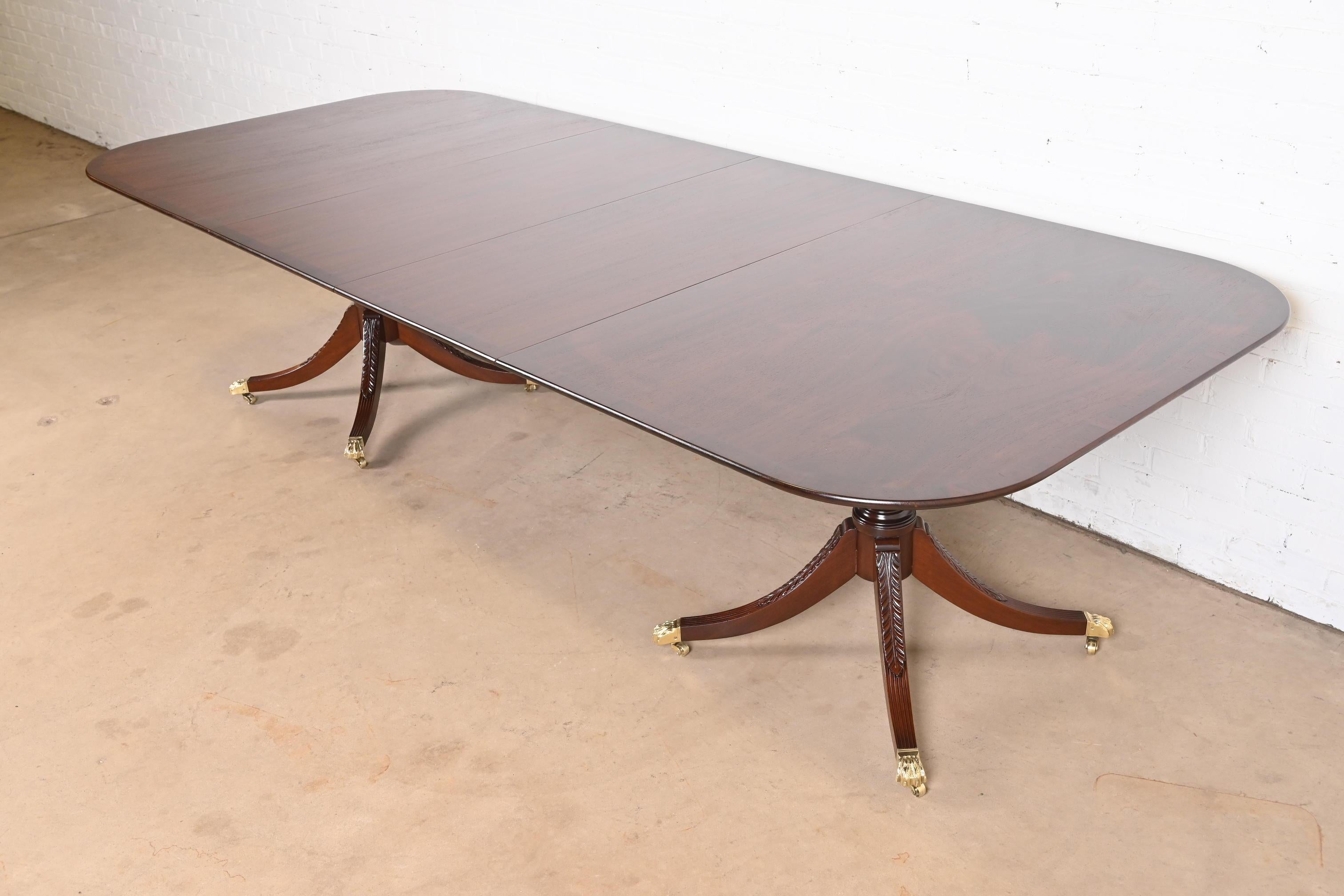 Beacon Hill Georgian Mahogany Double Pedestal Dining Table, Newly Refinished In Good Condition In South Bend, IN
