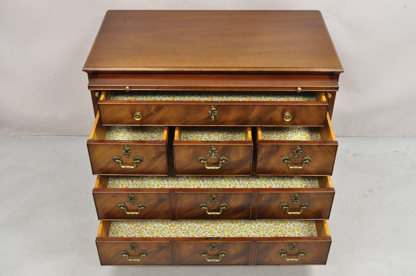 Beacon Hill, stile georgiano, Commode Bachelor in mogano Cassettiera Server in vendita 4