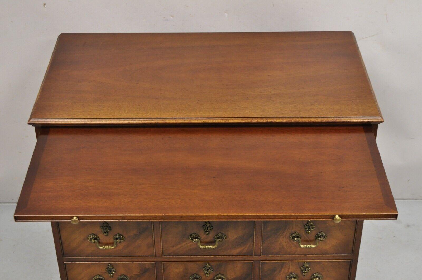 XX secolo Beacon Hill, stile georgiano, Commode Bachelor in mogano Cassettiera Server in vendita