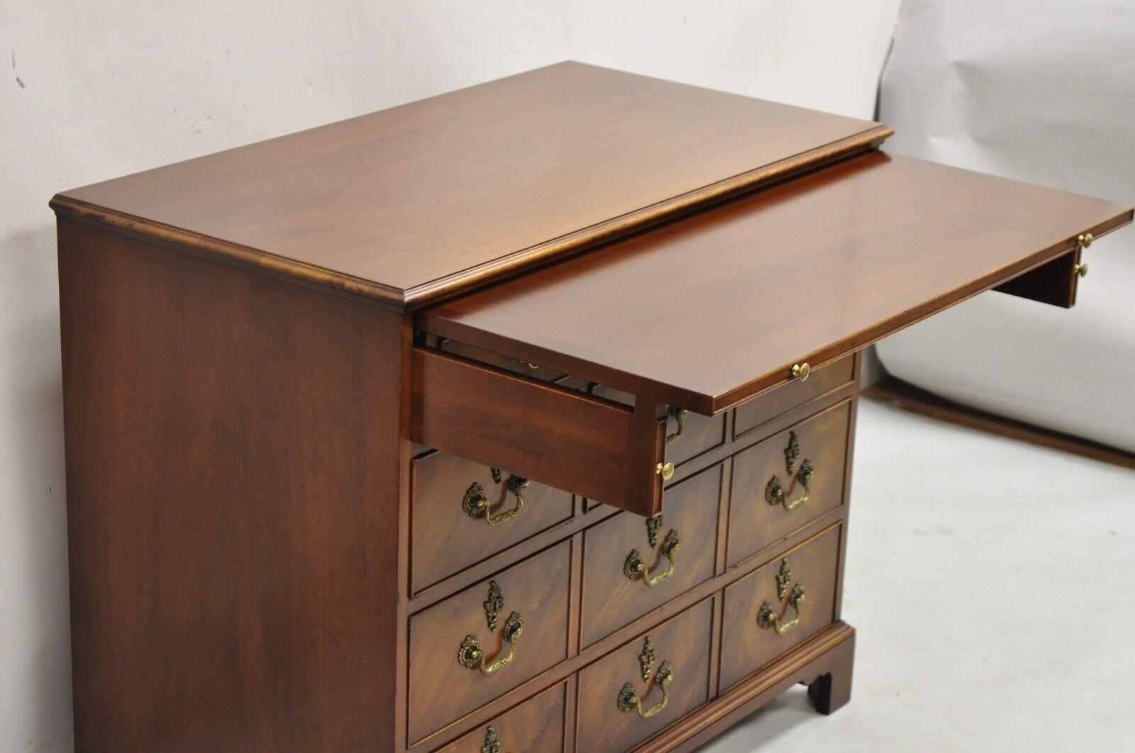 Mogano Beacon Hill, stile georgiano, Commode Bachelor in mogano Cassettiera Server in vendita