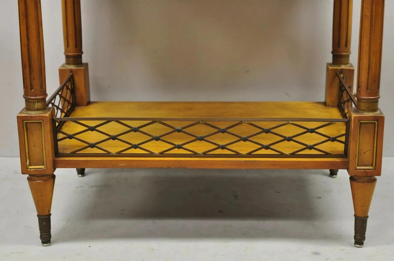 Neoklassizistischer italienischer Regency-Beistelltisch mit einer Schublade aus Wurzelholz-Akzent, Beacon Hill (20. Jahrhundert) im Angebot