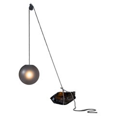 Lampadaire suspendu sculptural unique au Brésil Quartz D50 en forme de faisceau de lumière