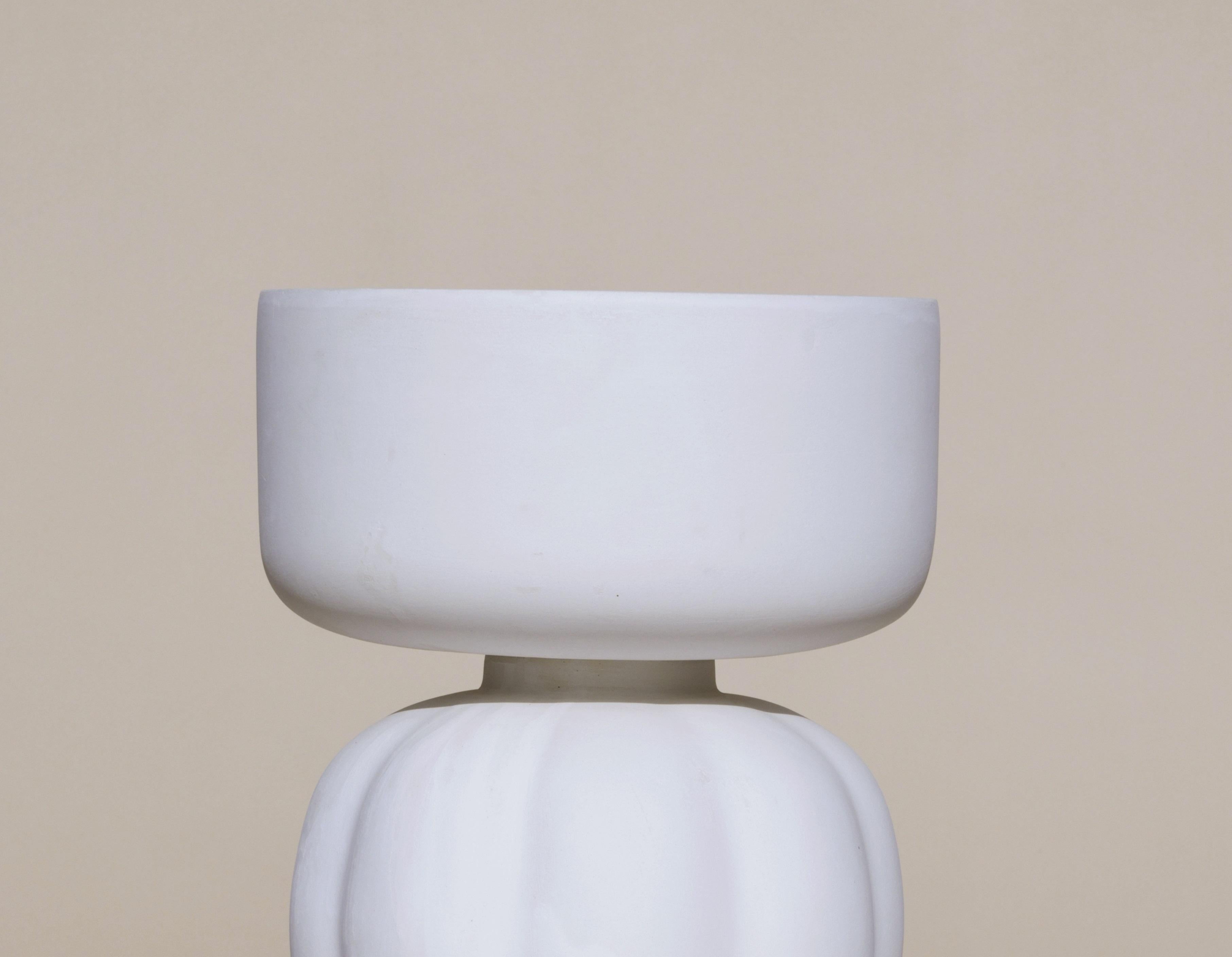 Indiano Tavolino con vaso Bead And A Skirt by Newblue in vendita