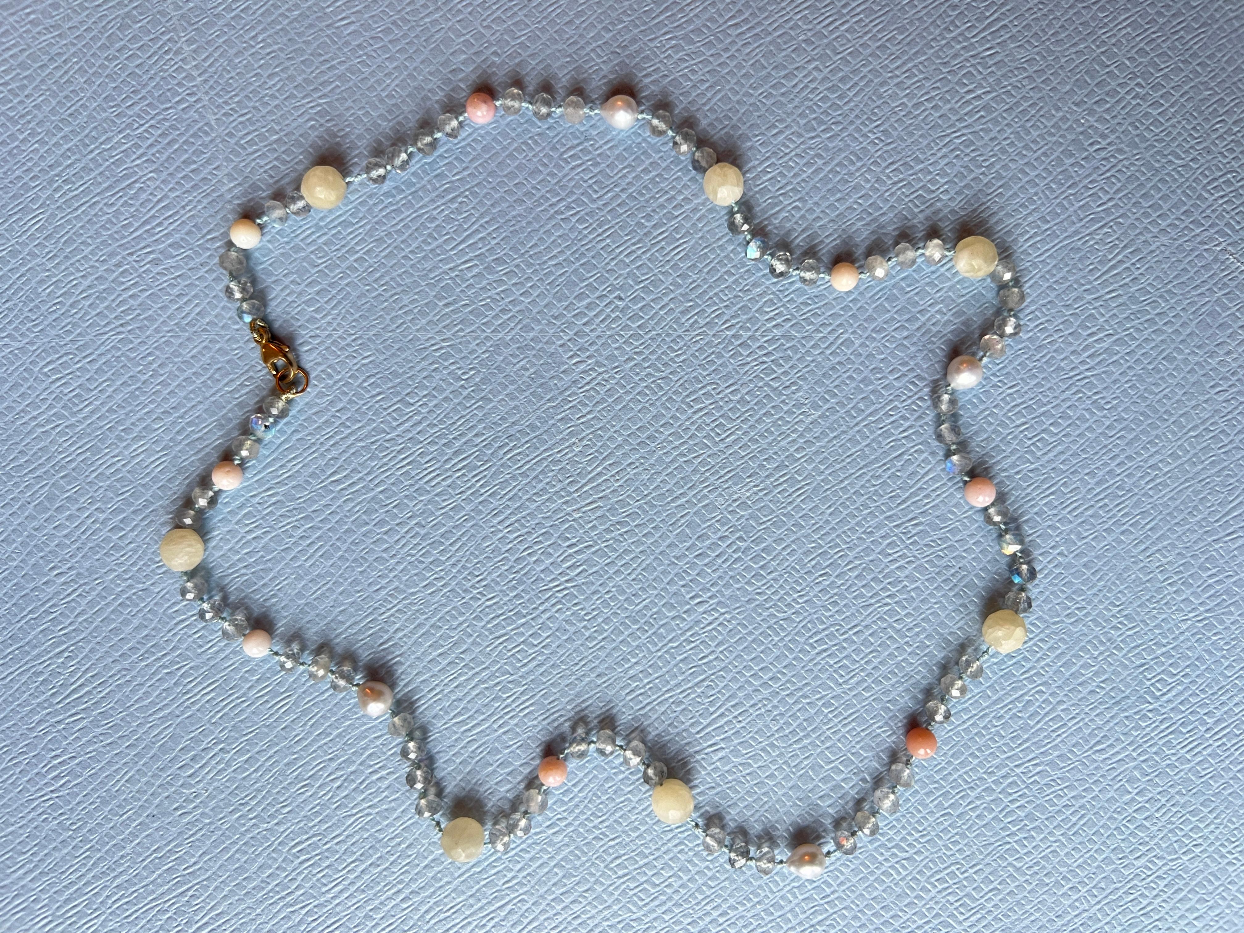 Collana girocollo con perline

Opale rosa Labradorite Calcite gialla 
Chiusura in oro

Progettista: J DAUPHIN 

Made in Los Angeles

Disponibile per la consegna immediata 