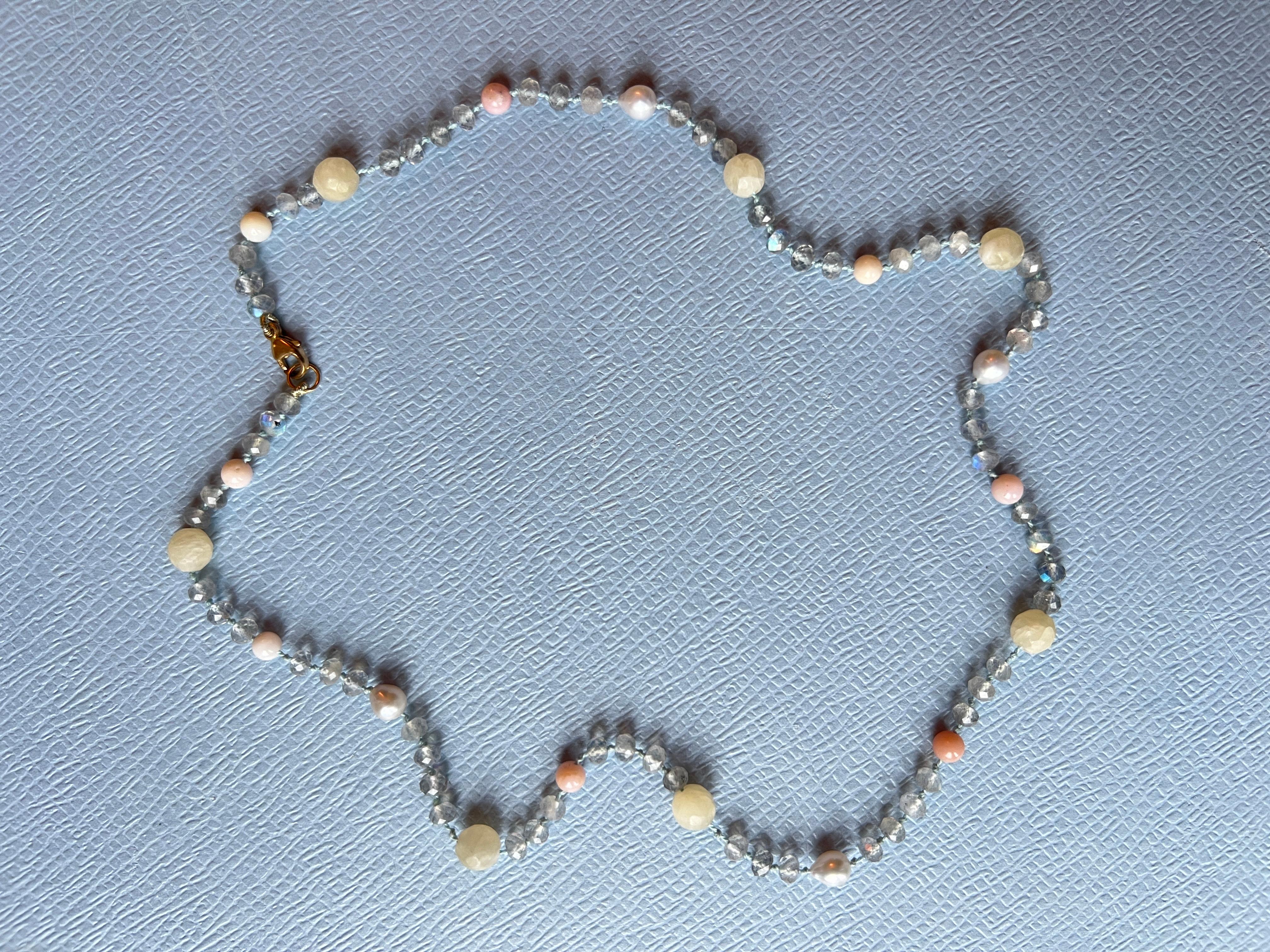Contemporaneo Collana girocollo con perline opale rosa in vendita