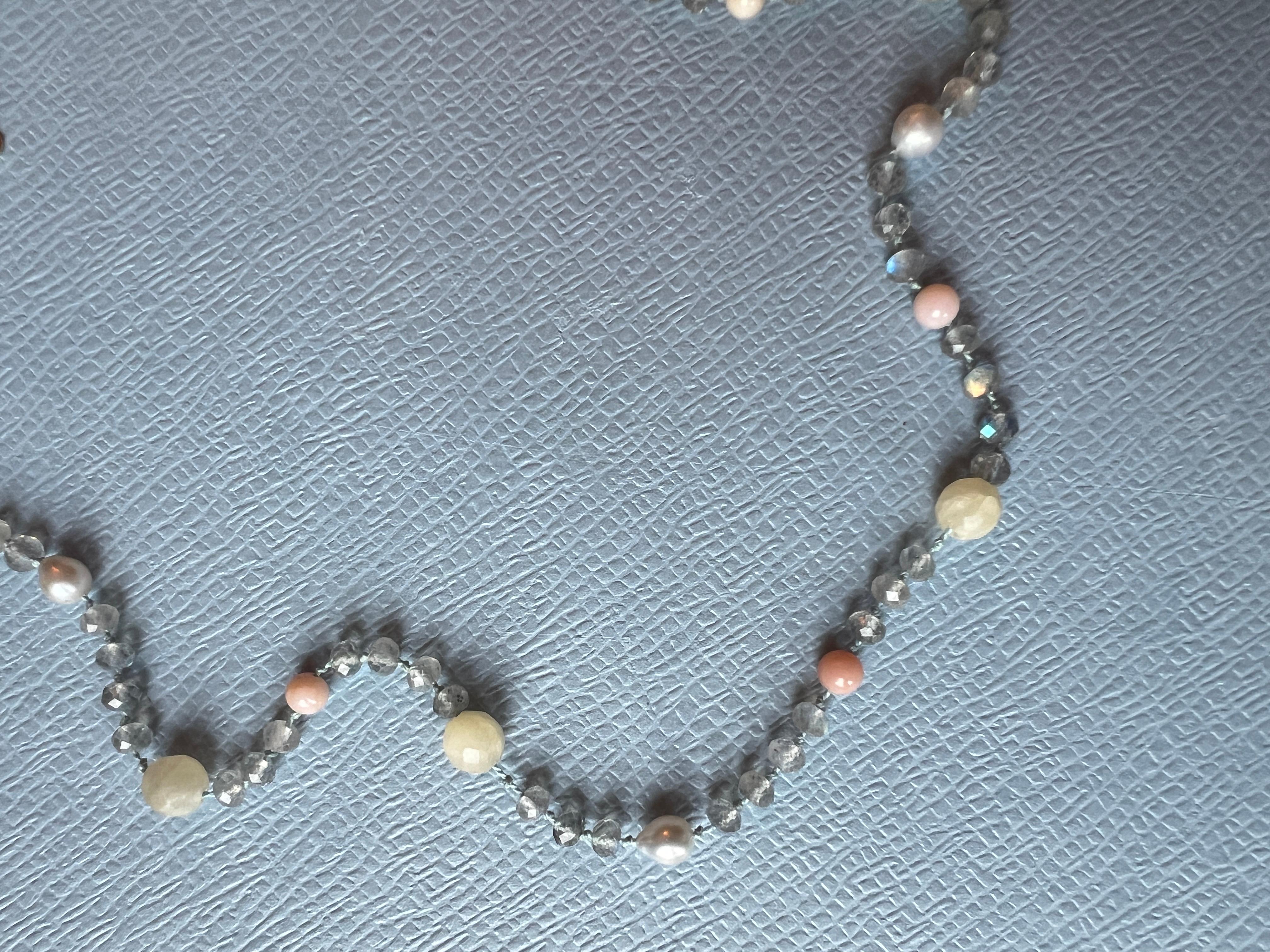 Collana girocollo con perline opale rosa In condizioni Nuovo in vendita a Los Angeles, CA