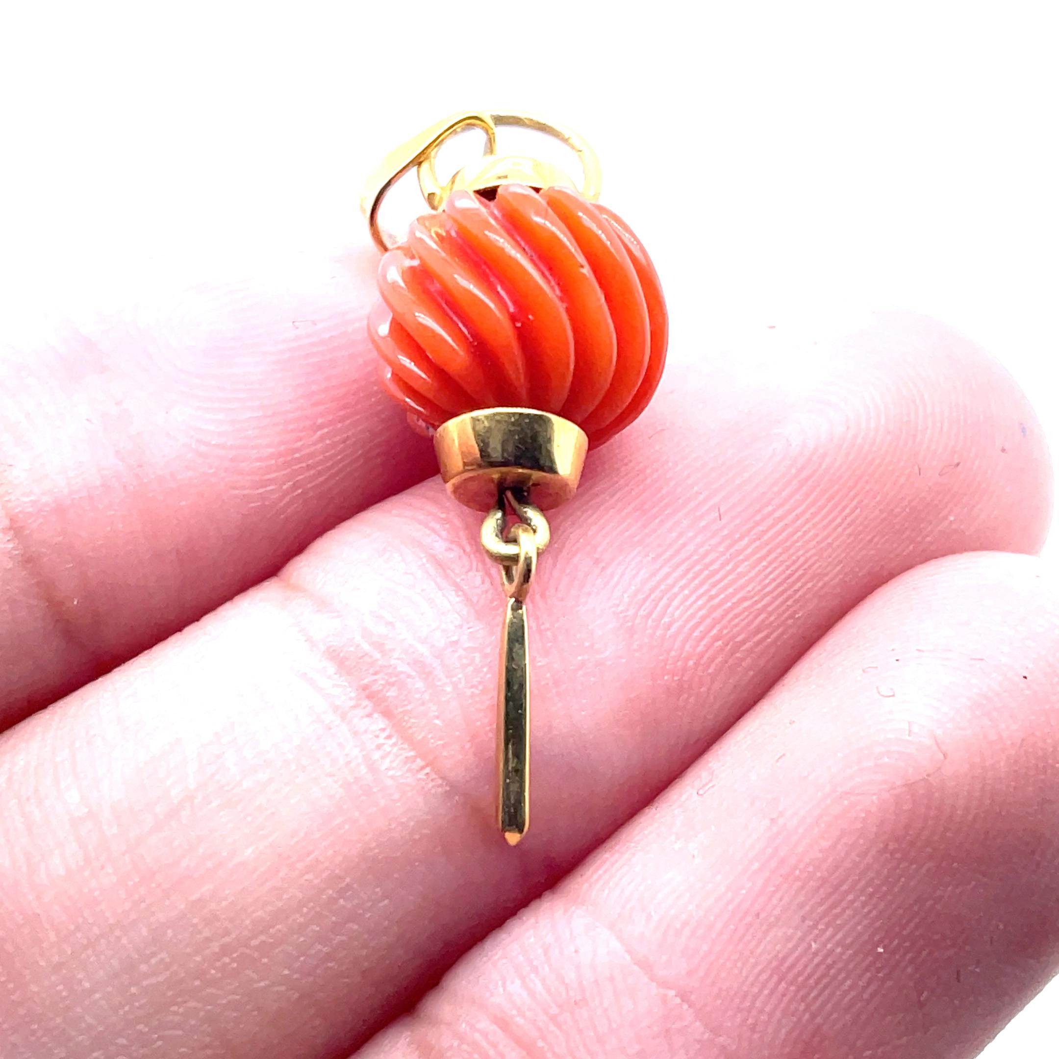 Pendentif corail en forme de perle Cts 10.20 en vente 4