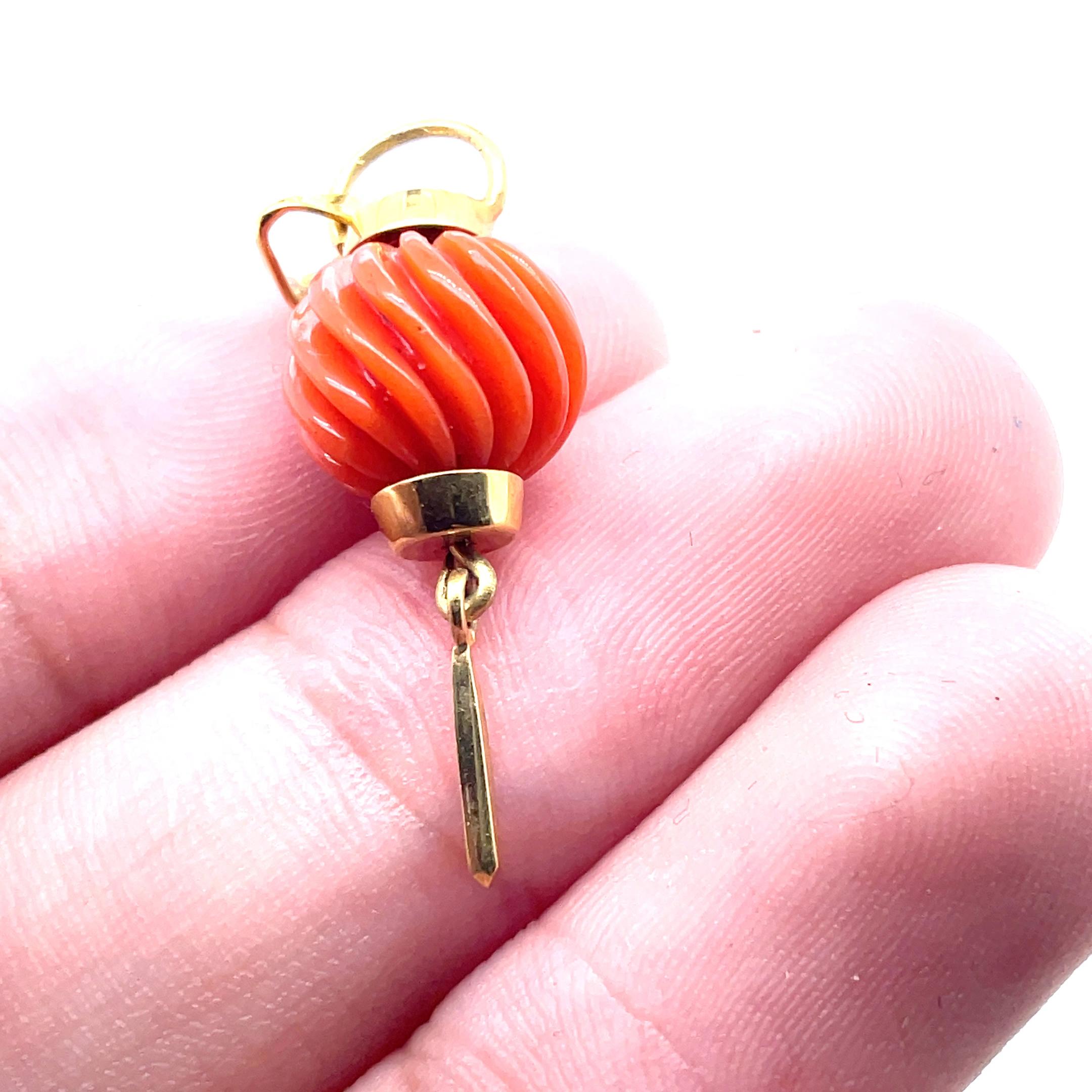 Pendentif corail en forme de perle Cts 10.20 en vente 5