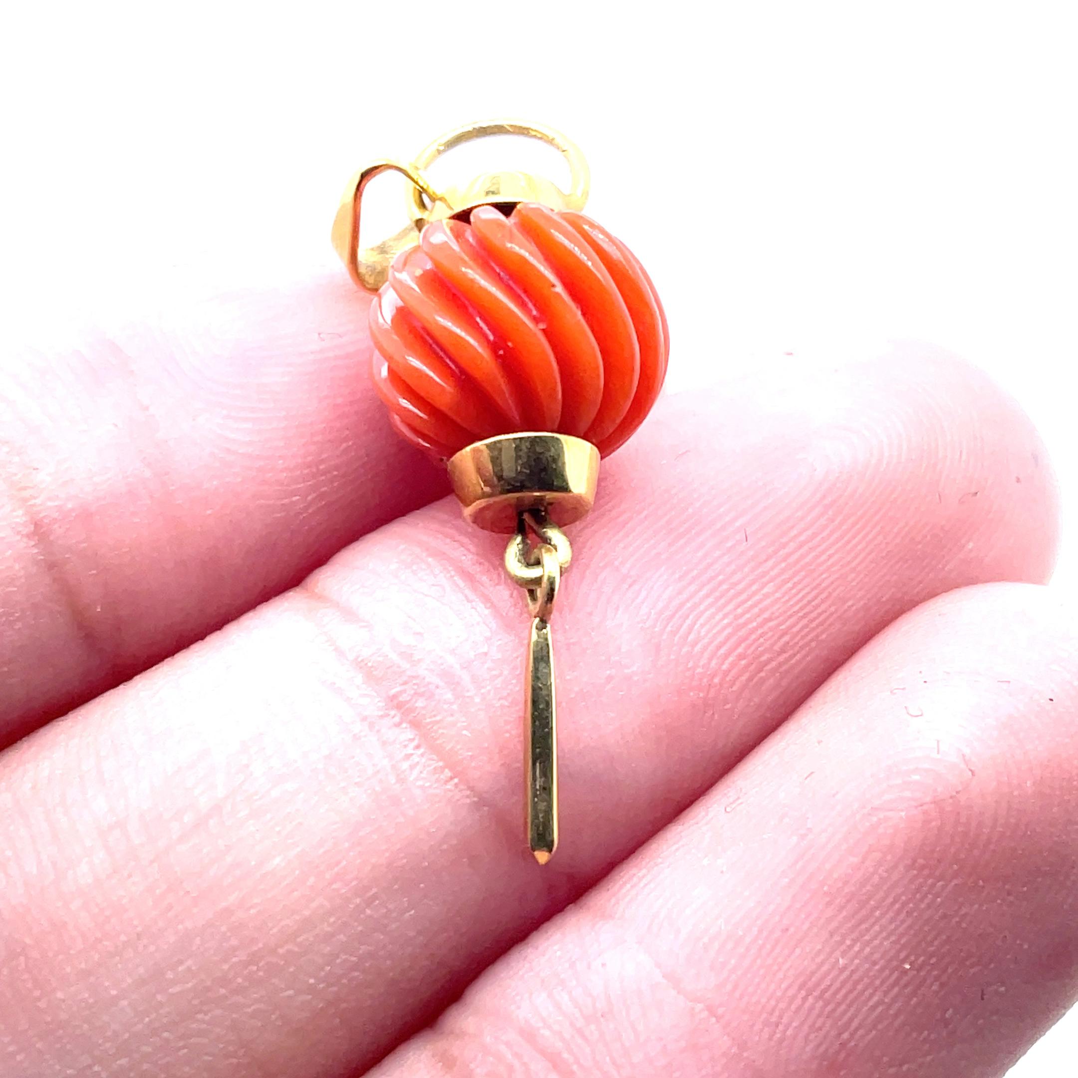 Pendentif corail en forme de perle Cts 10.20 en vente 6