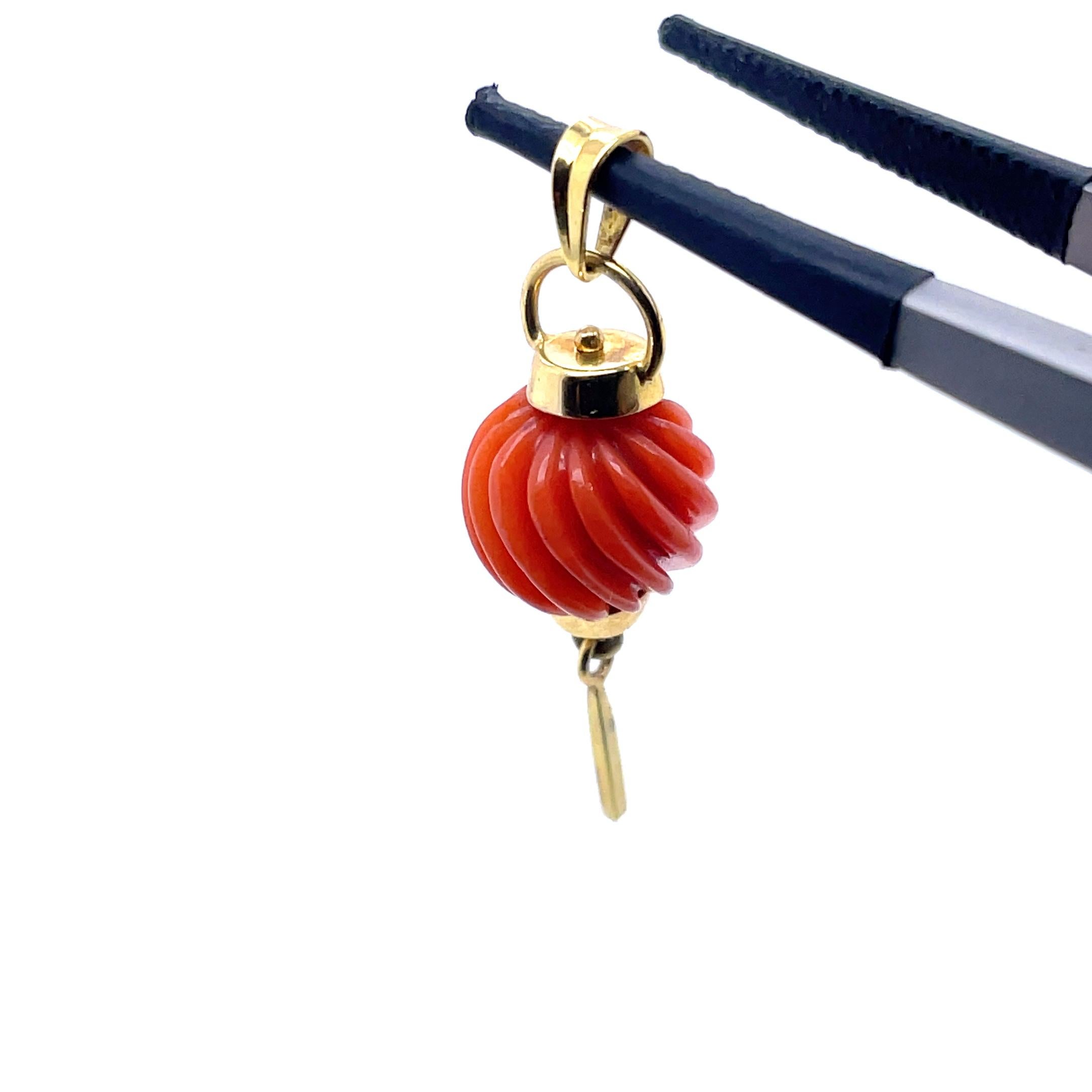 Pendentif corail en forme de perle Cts 10.20 en vente 1