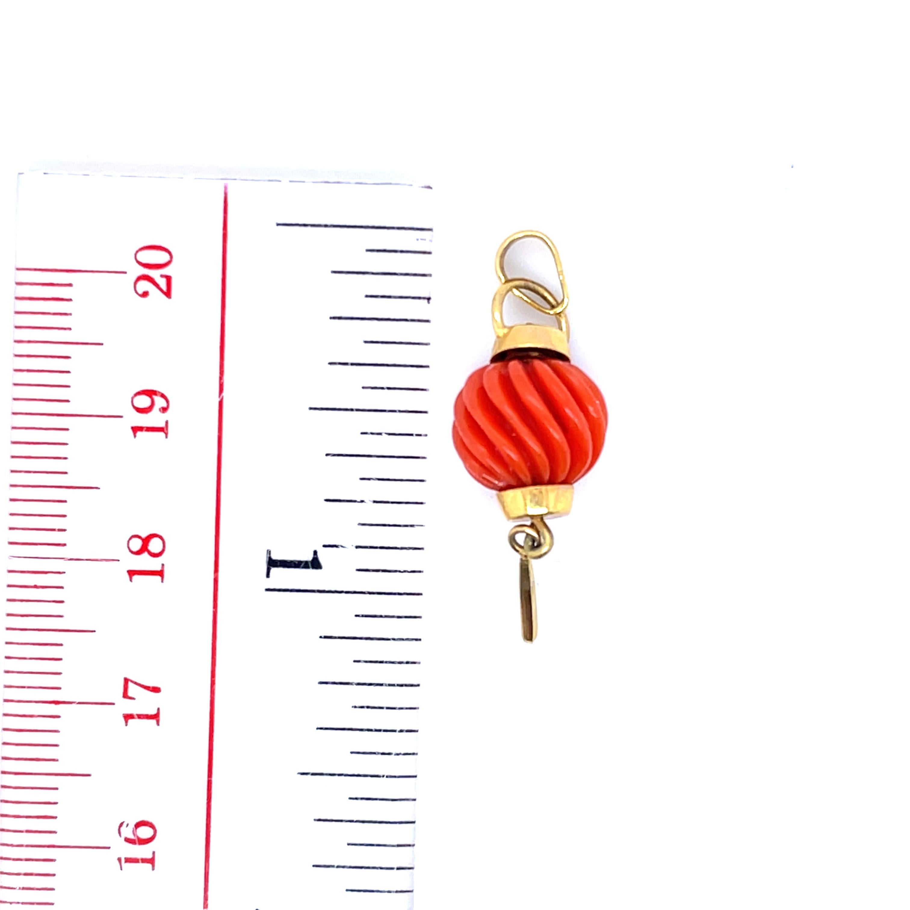 Pendentif corail en forme de perle Cts 10.20 en vente 2