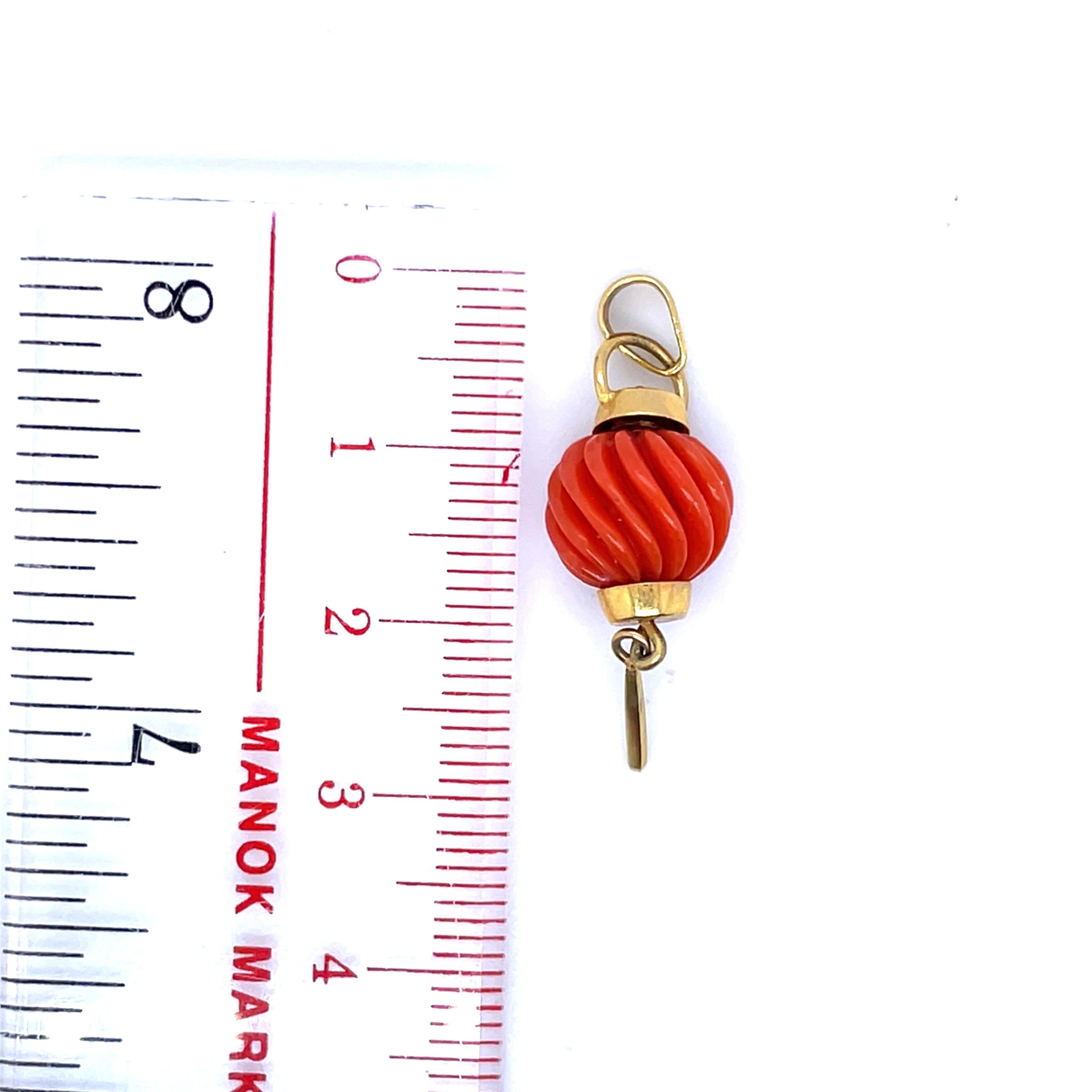 Pendentif corail en forme de perle Cts 10.20 en vente 3