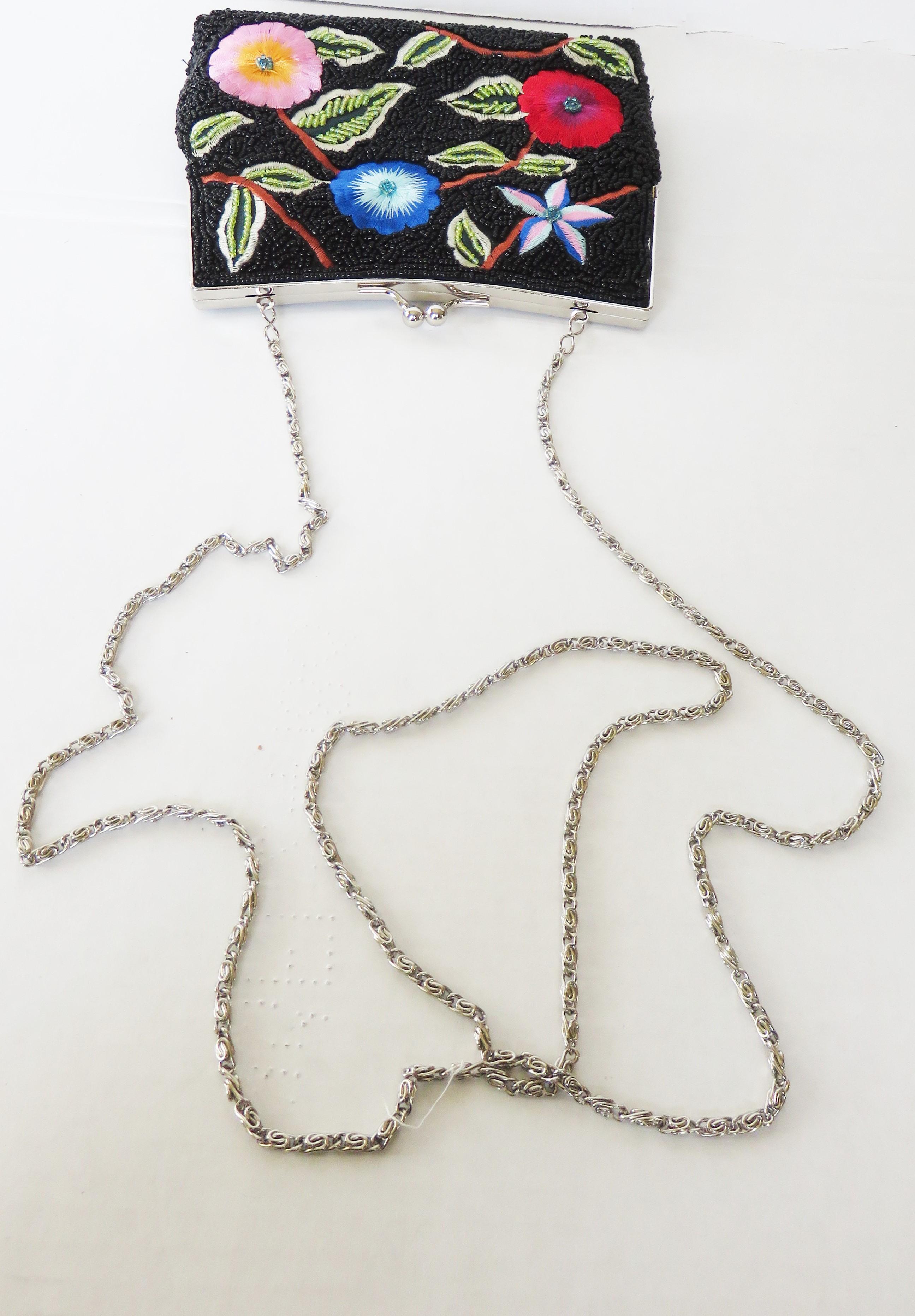 Pochette ornée de perles et de broderies avec bandoulière en chaîne en option, années 1980 en vente 2