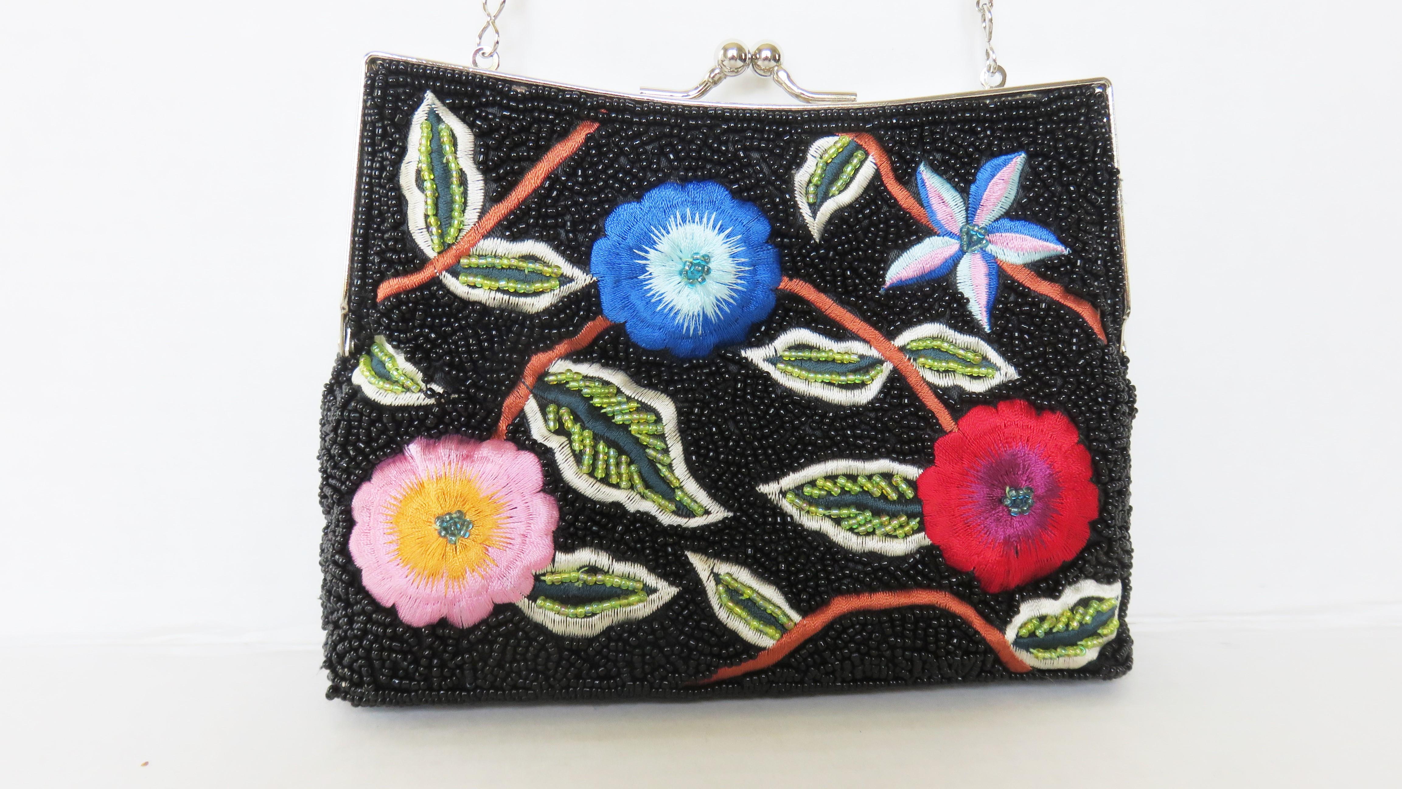 Pochette ornée de perles et de broderies avec bandoulière en chaîne en option, années 1980 en vente 4